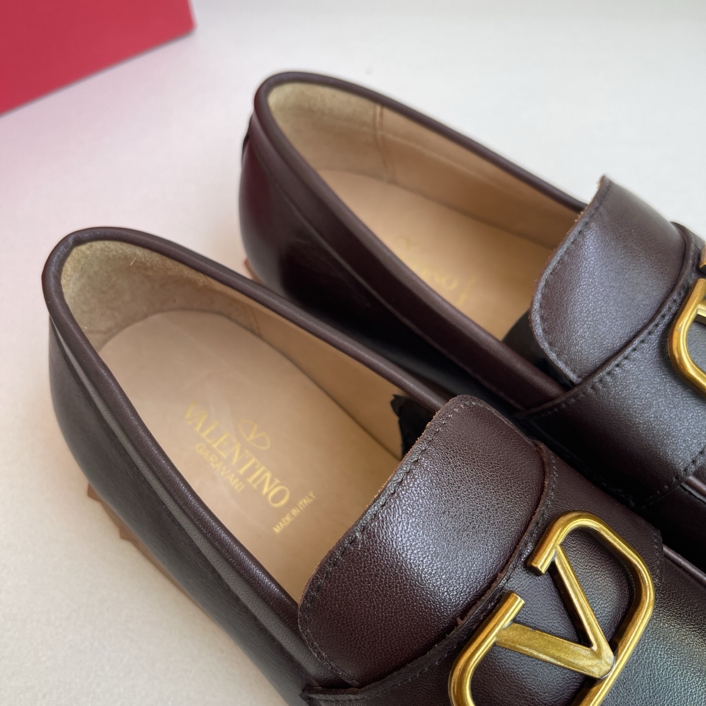 Valentino Garavani Men's Leather Loafers with Gold V Logo - Stylish & Comfortable 6 i1742902936072 9071 0 4