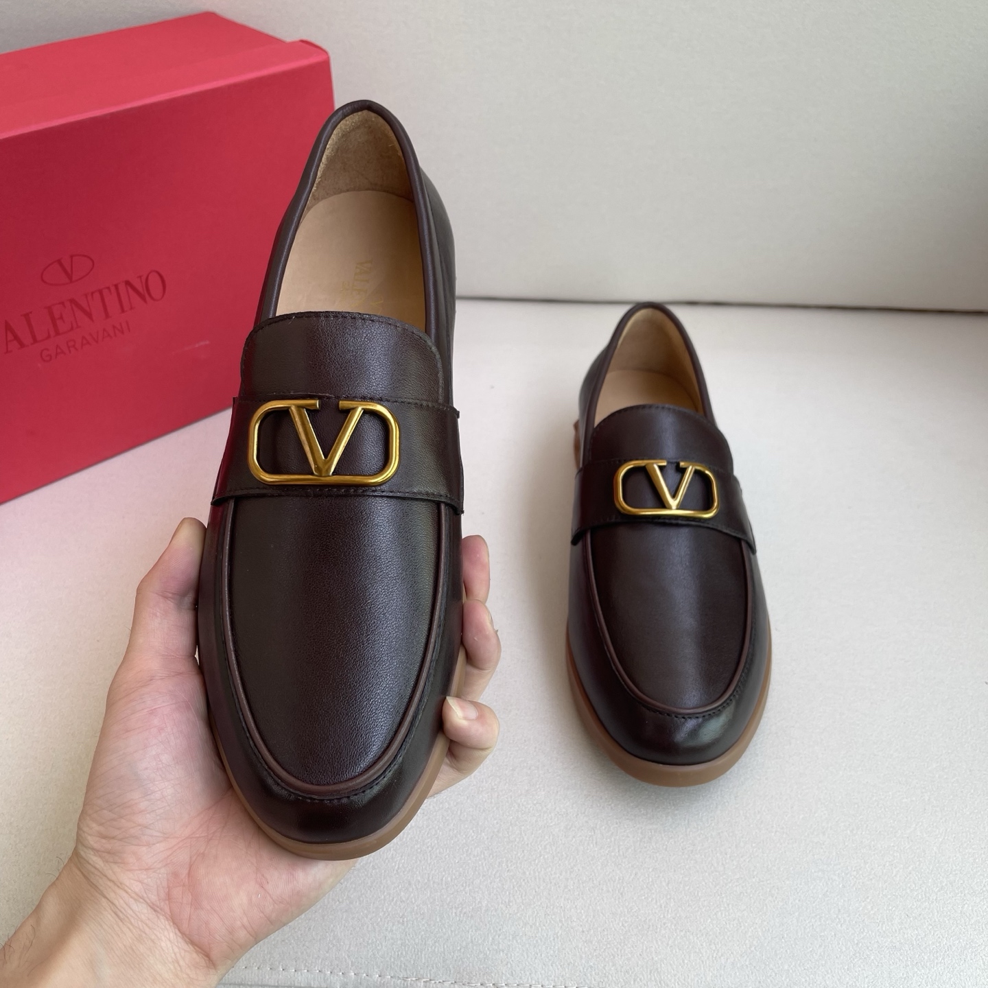 Valentino Garavani Men's Leather Loafers with Gold V Logo - Stylish & Comfortable 8 i1742902936135 699 0 6