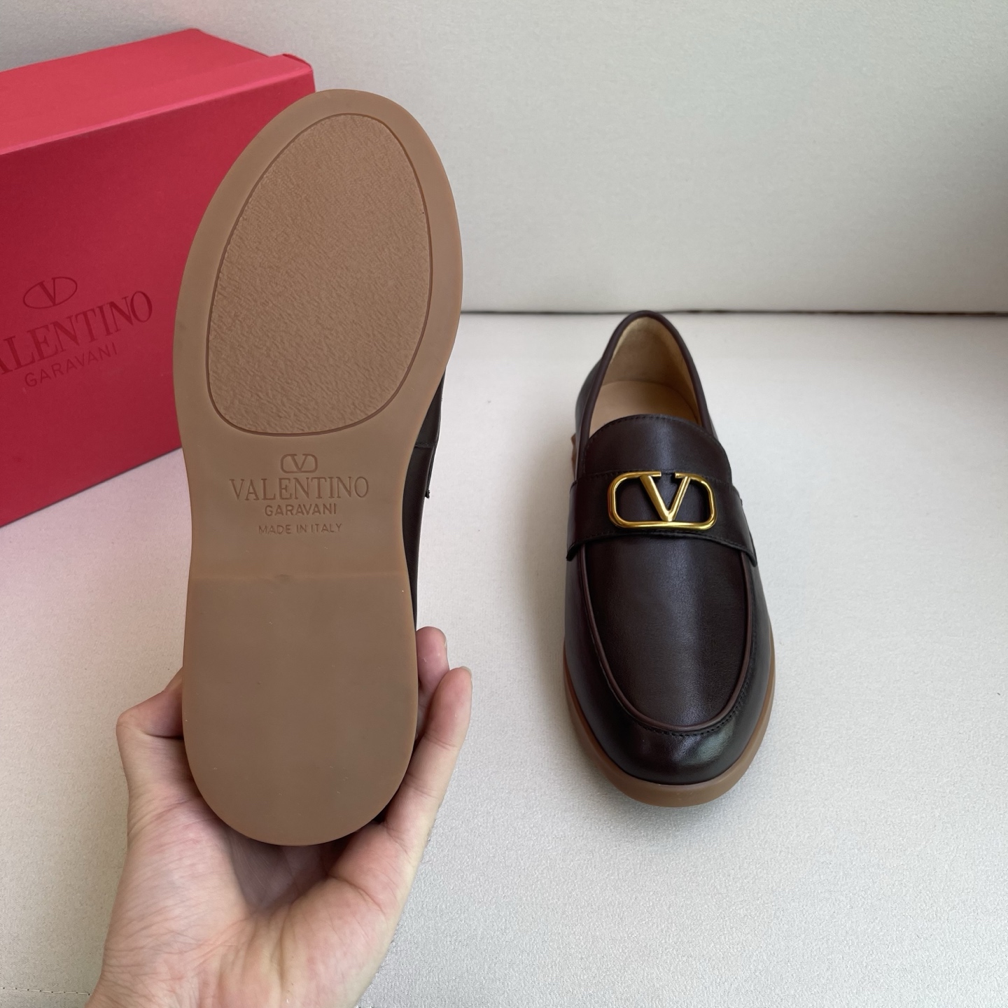 Valentino Garavani Men's Leather Loafers with Gold V Logo - Stylish & Comfortable 10 i1742902936146 496 0 8