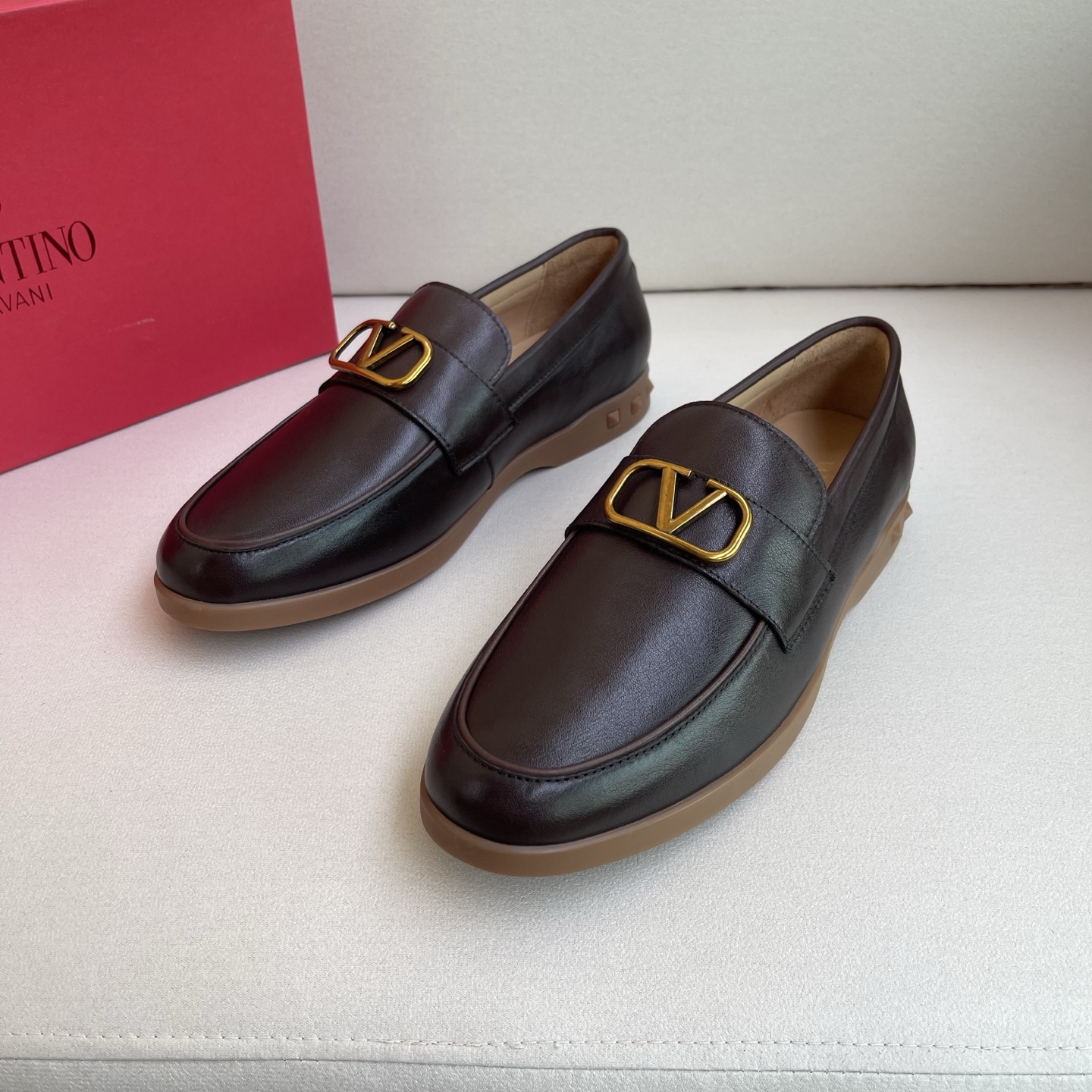 Valentino Garavani Men's Leather Loafers with Gold V Logo - Stylish & Comfortable 3 i1742902938681 5347 0 1
