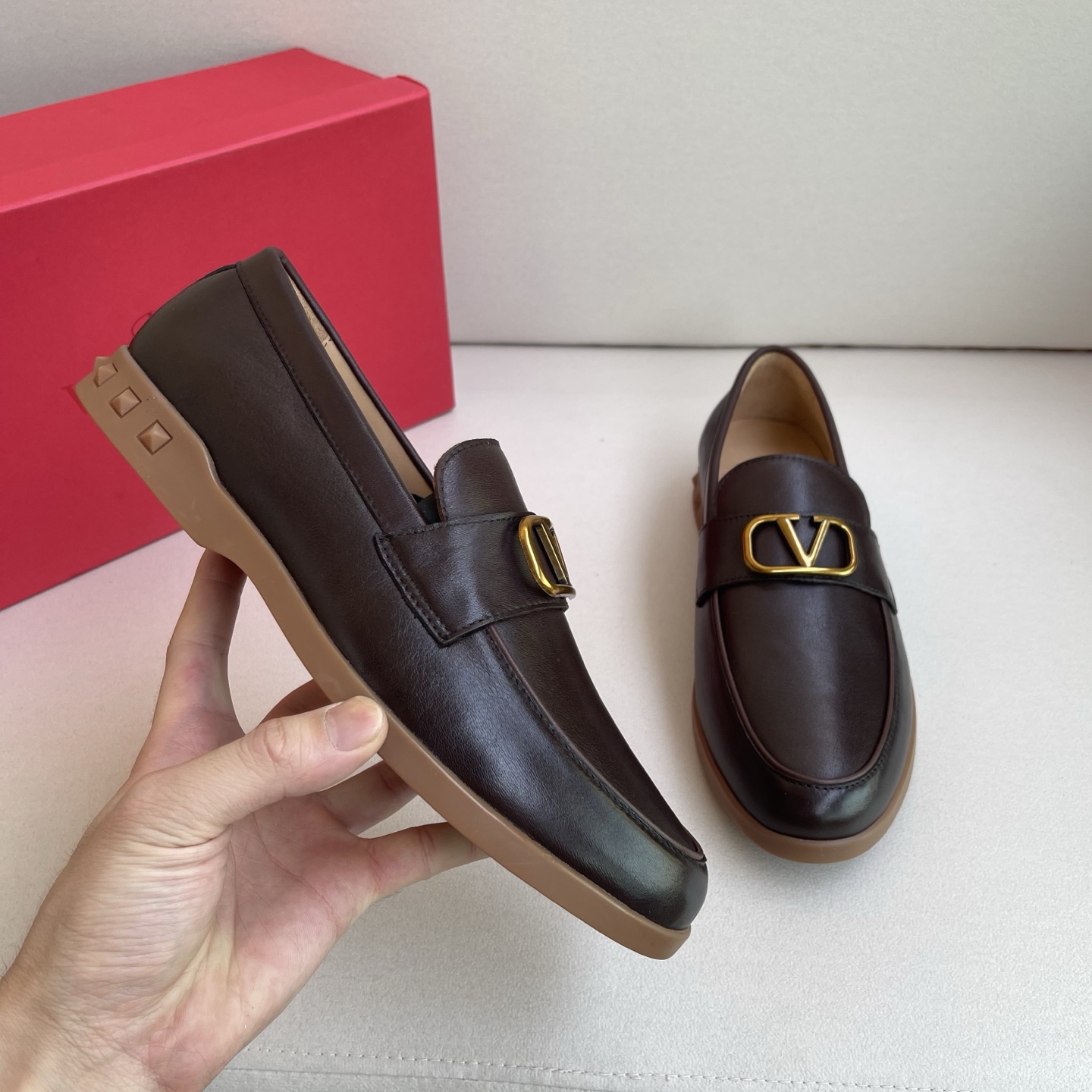 Valentino Garavani Men's Leather Loafers with Gold V Logo - Stylish & Comfortable 9 i1742902938721 7949 0 7