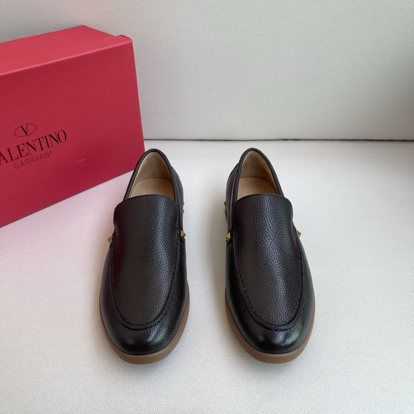 Valentino Garavani Men's Leather Loafers - Stylish Comfort & Durability 2 i1742902997399 8651 0 0