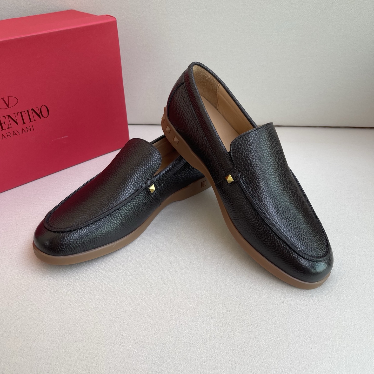 Valentino Garavani Men's Leather Loafers - Stylish Comfort & Durability 4 i1742902997434 6918 0 2