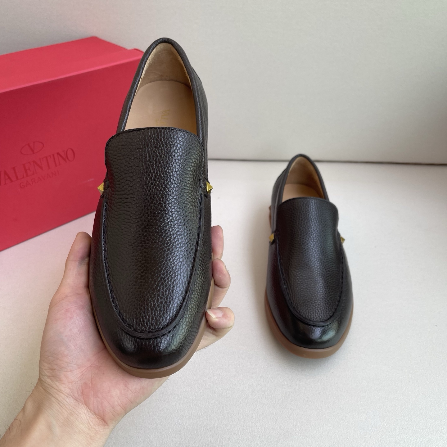 Valentino Garavani Men's Leather Loafers - Stylish Comfort & Durability 8 i1742903000041 5340 0 6