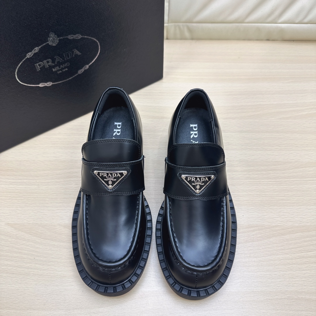 PRAD*: zapatos de negocios informales de suela gruesa Prada Pujia. Modelo pareja versión alta. La parte superior está h…