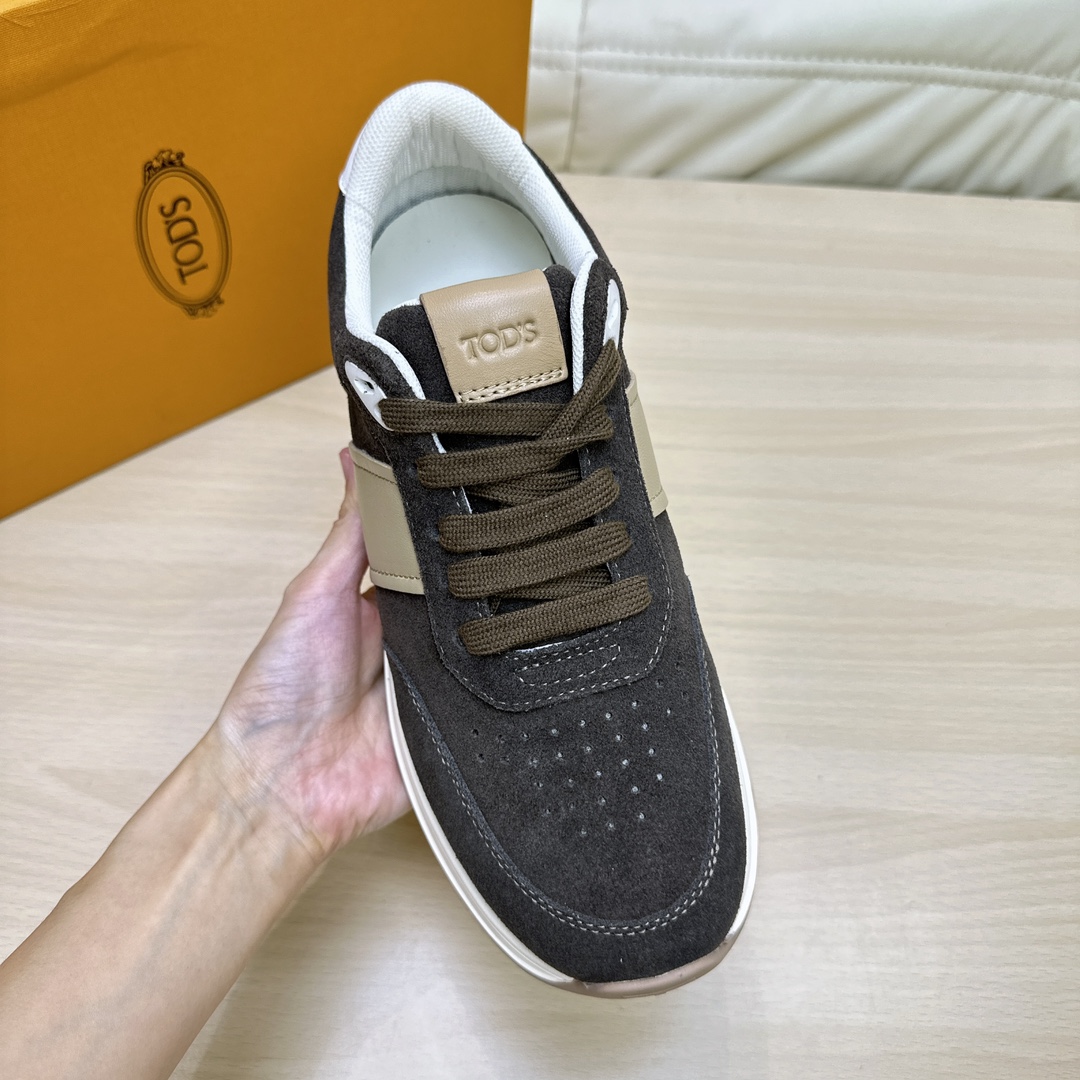 190Tods Men's Casual SneakersLa zapatilla deportiva TOD'S es una llamativa novedad, con una suela de