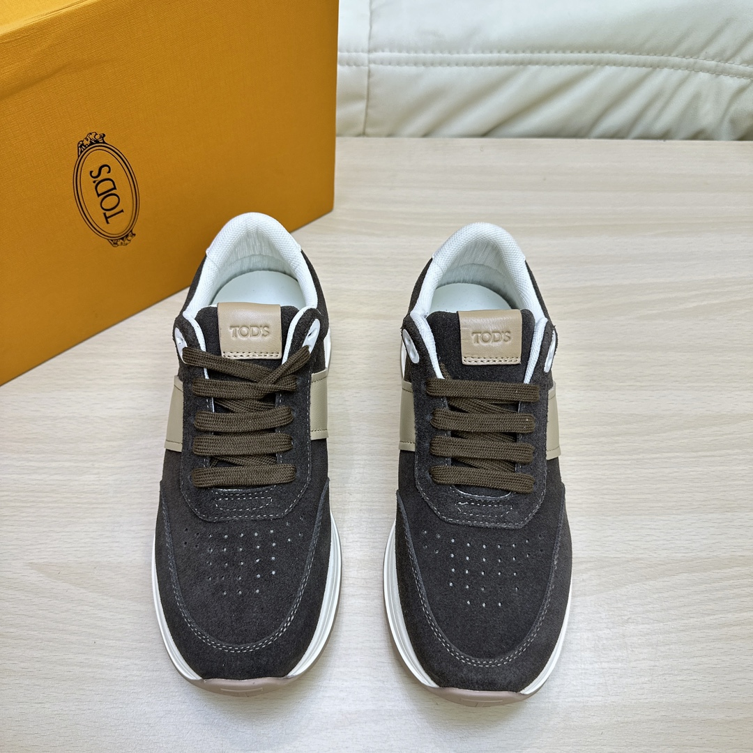 190Tods Men's Casual SneakersLa zapatilla deportiva TOD'S es una llamativa novedad, con una suela de