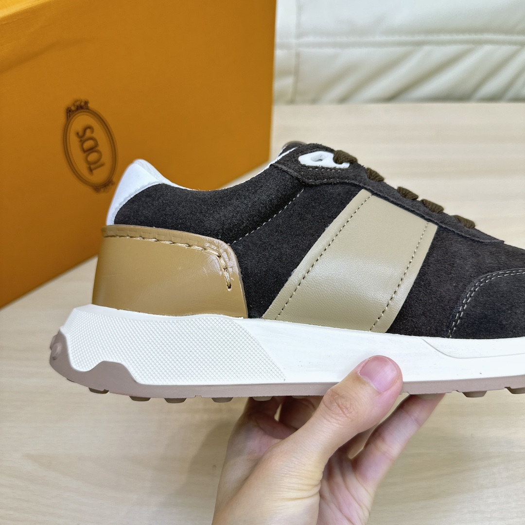 190Tods Men's Casual SneakersLa zapatilla deportiva TOD'S es una llamativa novedad, con una suela de