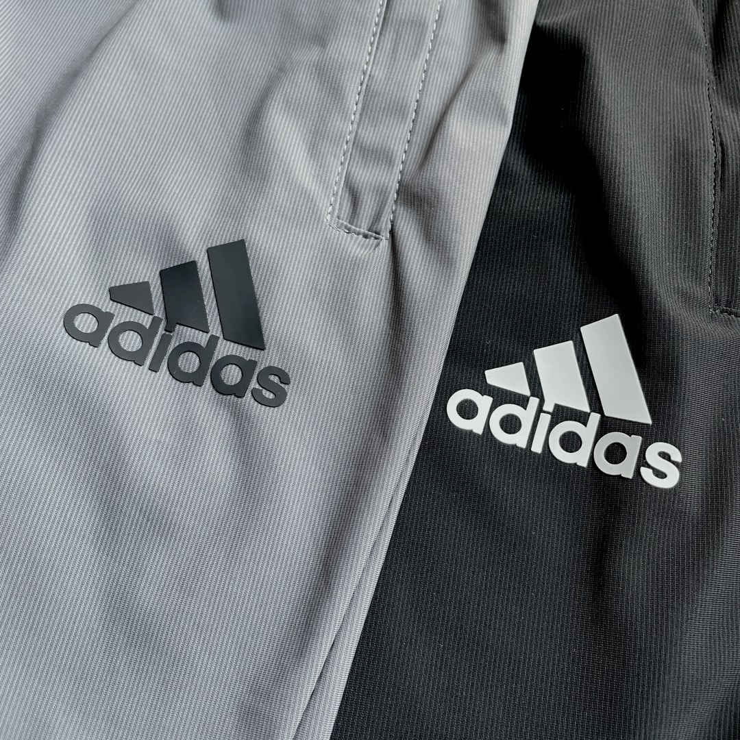 💰90
Adidas阿迪达斯官网款冰丝透气运动休闲速干短裤
3M反光条设计➕永恒不变的经典logo和侧面三条缸➕经典阿迪达斯硅胶的logo
即有了运动的舒适又有了街头的休闲!!
可以适应任何场合!!
全联三标洗吊齐全
直筒裤型两侧三道缸设计,极具设计感的一款短裤
充分体现百年传承的经典三条缸
这款的独特之处在于它的特殊的三条缸设计!!
突破常规和人们对阿迪达斯的审美,两边三条缸的经典款中脱颖而出!
裤腿下是经典标志!,不会掉,收脚的设计让整条裤子充满活力!抢镜回头率百分之百!
小毛圈面料,不会起球,透气吸湿性好!!
松紧腰带便于调节腰围,实用方便!!
这款裤子立体剪裁 ,更能体现出身型,
经典款你们值得拥有
颜色:黑色 深灰色
裤长 腰围 臀围 脚口
M 44.5 65 49.5 26
L 46 67 52 27
XL 47.5 70 54 28
2XL 49 73 56 29
3XL 50.5 76 58 30
4XL 52 79 60 31
5XL 53 82 62 32
6XL 54 85 64 33
7XL 55 87 66 34