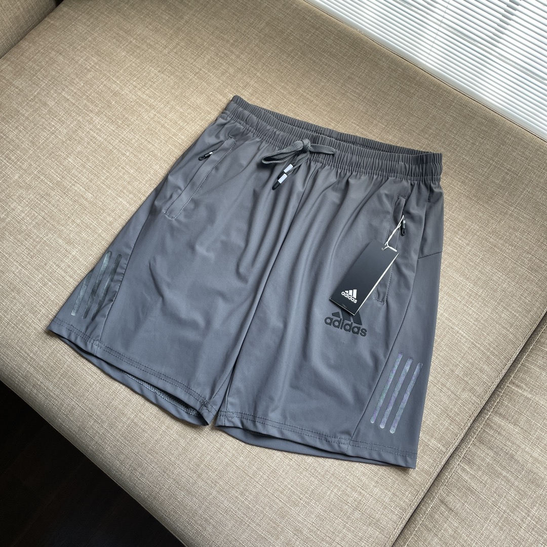 💰90
Adidas阿迪达斯官网款冰丝透气运动休闲速干短裤
3M反光条设计➕永恒不变的经典logo和侧面三条缸➕经典阿迪达斯硅胶的logo
即有了运动的舒适又有了街头的休闲!!
可以适应任何场合!!
全联三标洗吊齐全
直筒裤型两侧三道缸设计,极具设计感的一款短裤
充分体现百年传承的经典三条缸
这款的独特之处在于它的特殊的三条缸设计!!
突破常规和人们对阿迪达斯的审美,两边三条缸的经典款中脱颖而出!
裤腿下是经典标志!,不会掉,收脚的设计让整条裤子充满活力!抢镜回头率百分之百!
小毛圈面料,不会起球,透气吸湿性好!!
松紧腰带便于调节腰围,实用方便!!
这款裤子立体剪裁 ,更能体现出身型,
经典款你们值得拥有
颜色:黑色 深灰色
裤长 腰围 臀围 脚口
M 44.5 65 49.5 26
L 46 67 52 27
XL 47.5 70 54 28
2XL 49 73 56 29
3XL 50.5 76 58 30
4XL 52 79 60 31
5XL 53 82 62 32
6XL 54 85 64 33
7XL 55 87 66 34