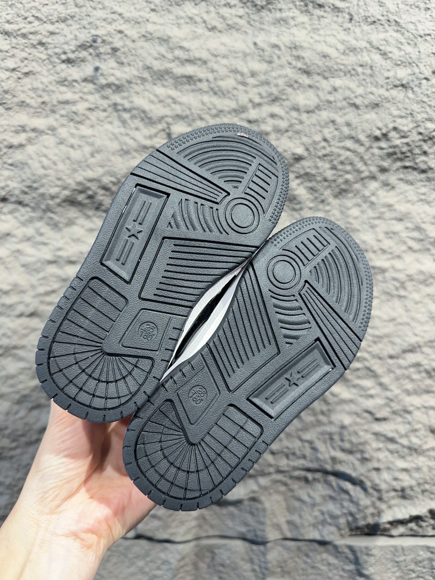 图片[8]-AMIRI骨骼骨头童鞋 王一博明星同款真皮透气百搭板鞋 鹿师兄同款小众国潮ins风硬核概念低帮运动休闲小白鞋 尺码：26-37-选品中心