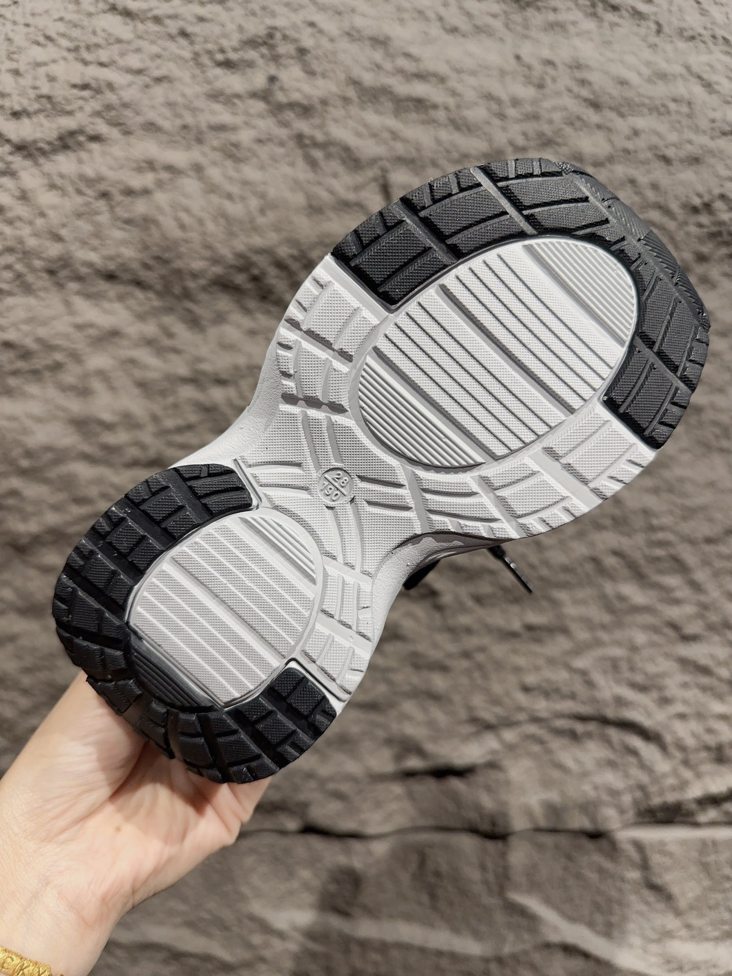 图片[8]-BALENCIAGA INS 16XL 巴黎世家厚底增高鞋老爹鞋 16XL复古休闲百搭鞋 系带方式： 系带+内侧魔术贴 号码：26-37-选品中心