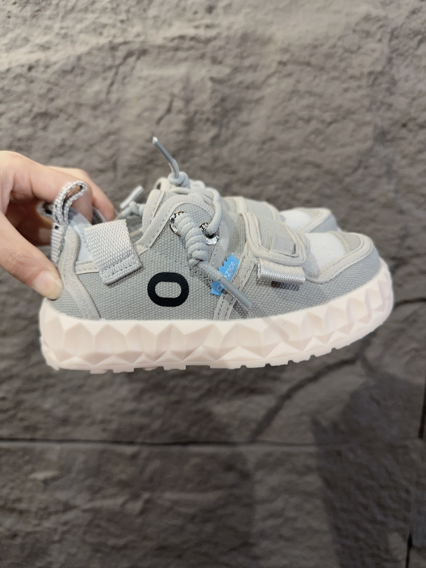 特价 OETZI 冰人奥兹丑萌帆布鞋童鞋 OETZI冰山果冻鞋厚底丑萌板鞋 系带方式：松紧带 号码：26-37-选品中心