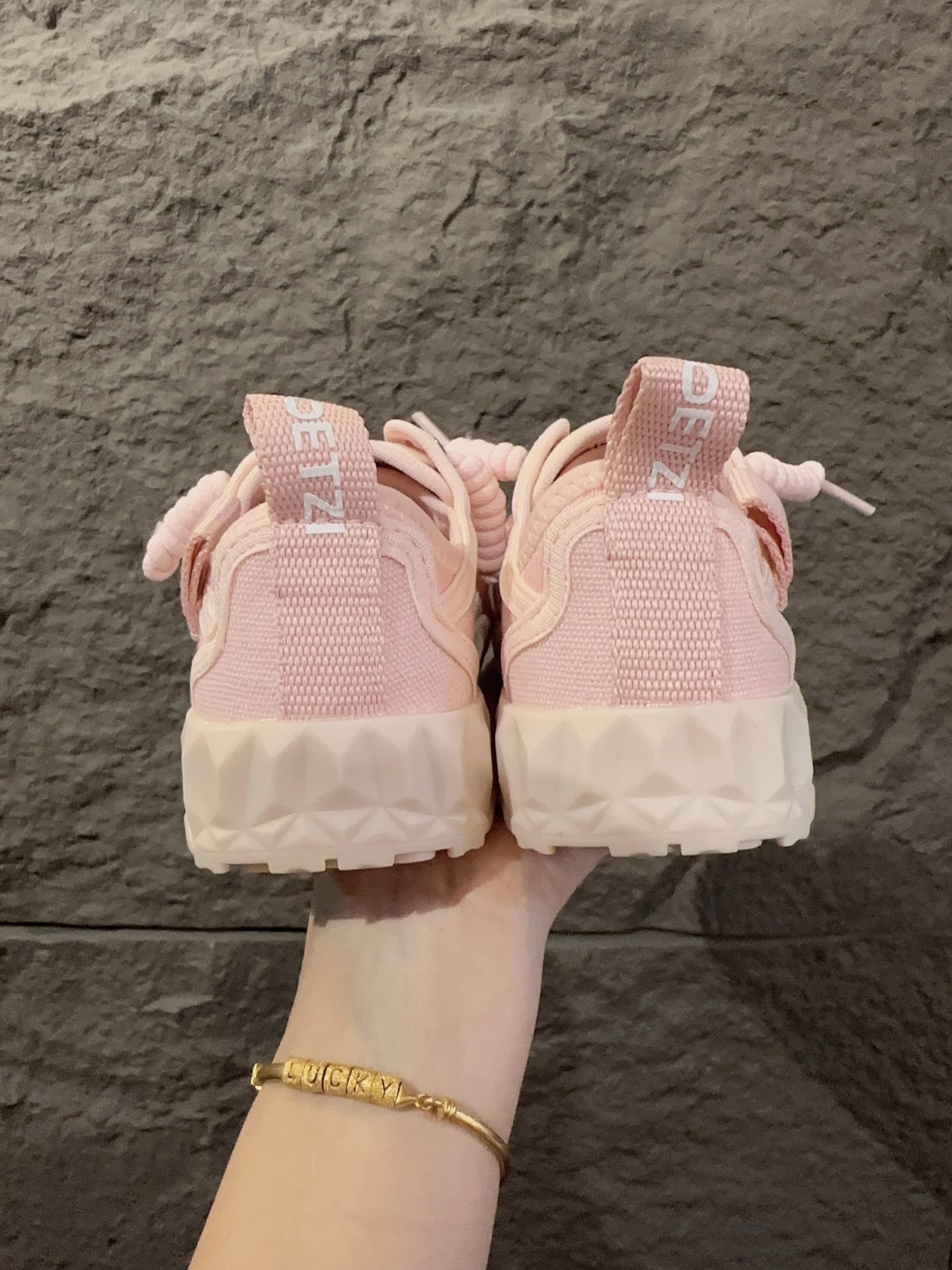 图片[7]-特价不退不换 OETZI 冰人奥兹丑萌帆布鞋童鞋 OETZI冰山果冻鞋厚底丑萌板鞋 系带方式：松紧带 号码：26-37-选品中心