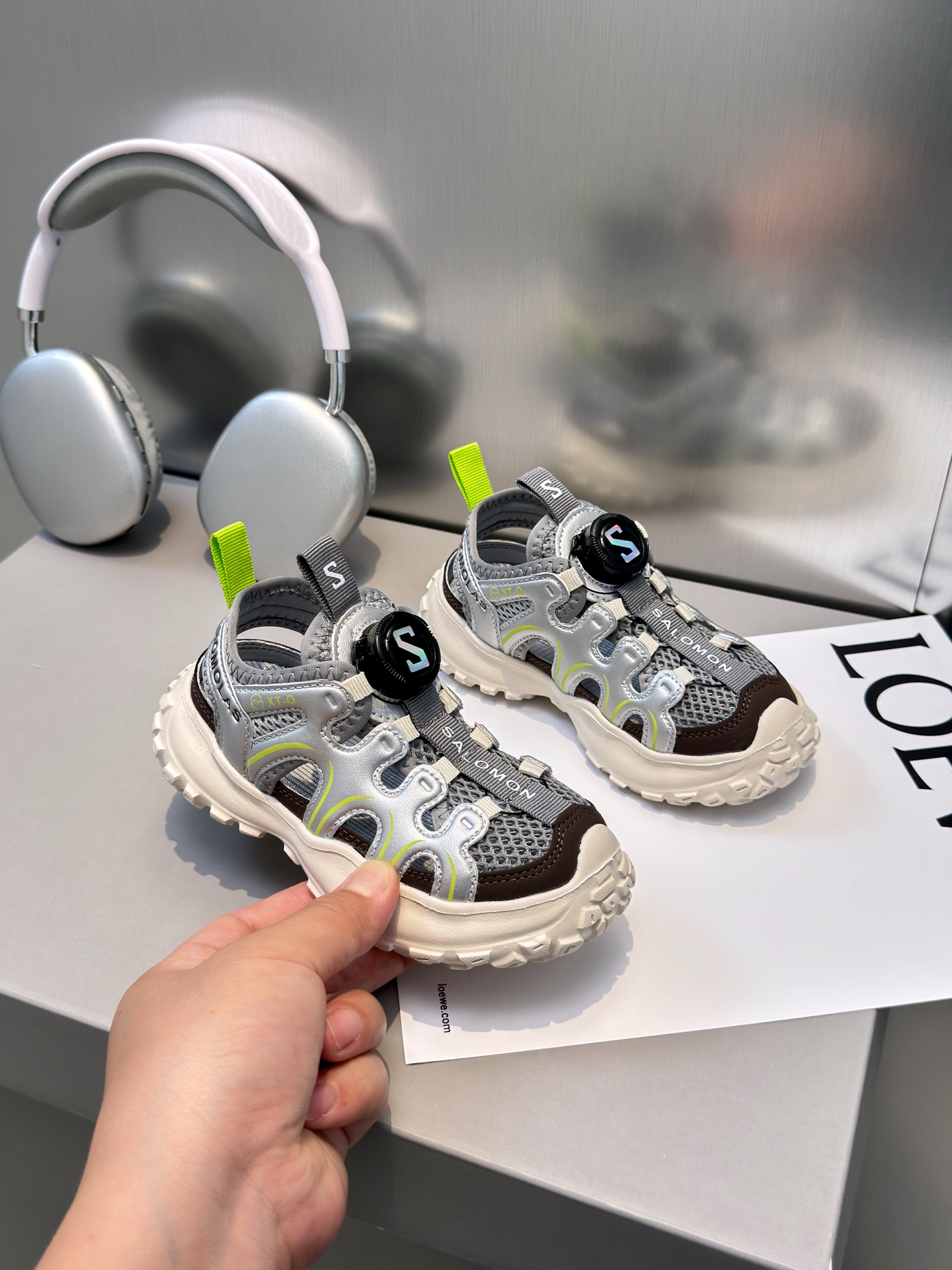 NO:211915,Children's Salomon XT-Q rotary button sandals SALOMON XT-Q series rotary button toe anti-collision children's shoes straggling shoes sandals Salomon XT-Q breathable mesh shoes durian sole wading shoes beach shoes Size 26-37, slippers, sandals, sandals, slippers,19860909儿童萨络蒙XT-Q旋转纽扣凉鞋 SALOMON XT-Q系列旋转纽扣包头防撞童鞋 溯溪鞋凉鞋 萨络蒙XT-Q透气网鞋榴莲底涉水鞋沙滩鞋 码数26-37,拖鞋，凉鞋,sandals,slippers,,Children's