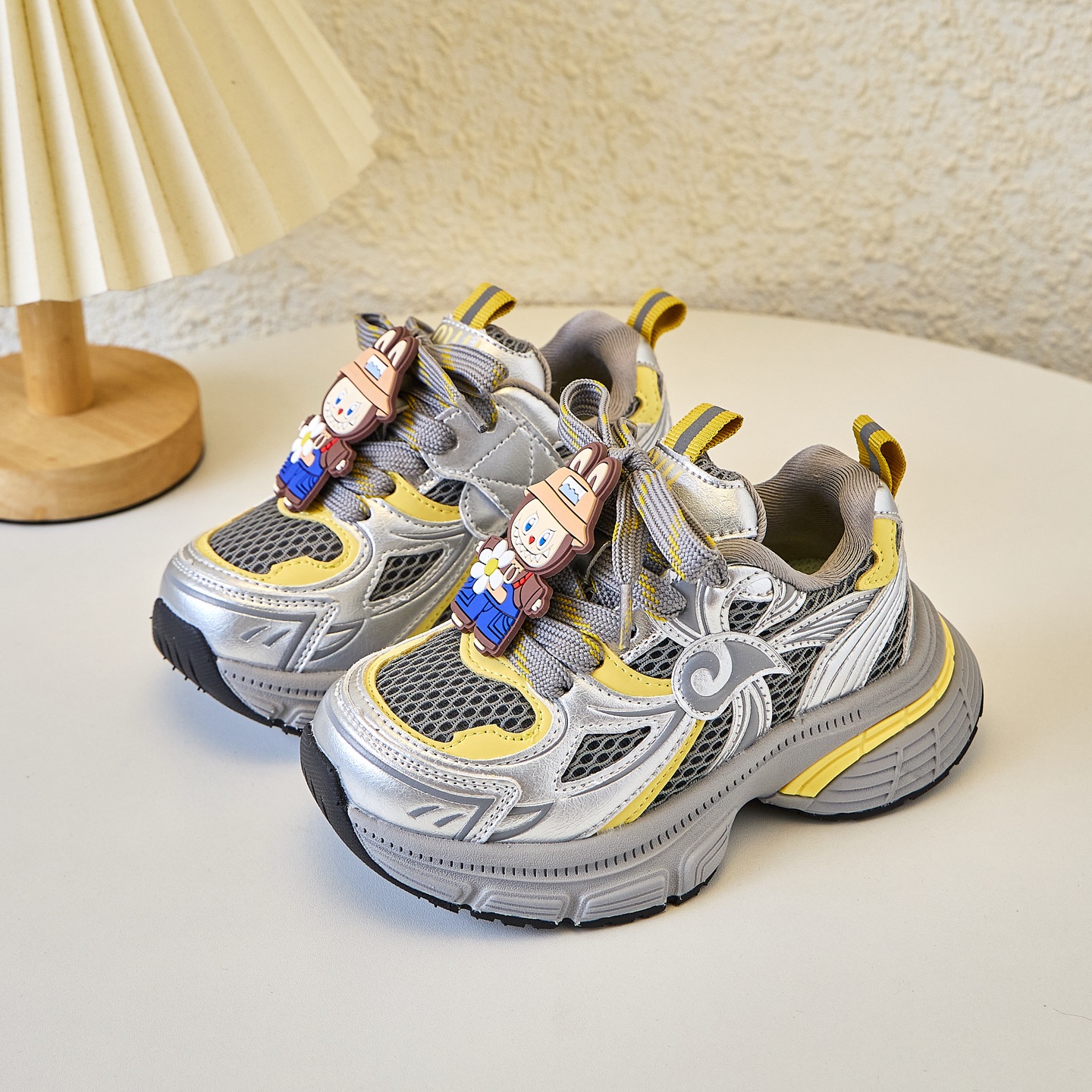 MIUMIU 拉布布童鞋26-37 MIUMIU 洋气挂件拉布布可爱风老爹鞋开学季学生透气休闲防滑运动鞋 系带方式：内侧魔术贴-选品中心