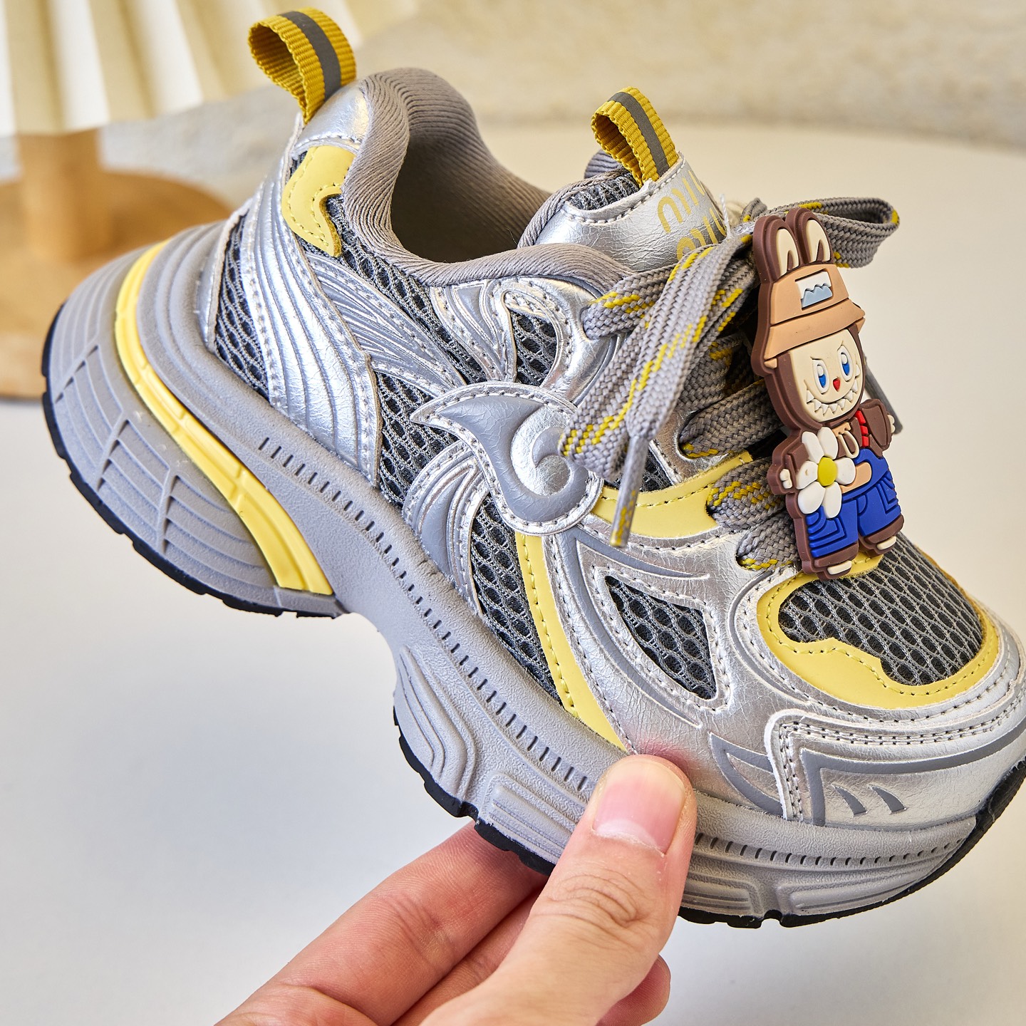 调MIUMIU 拉布布童鞋 MIUMIU 洋气挂件拉布布可爱风跑步鞋童鞋 MIUMIU老爹鞋开学季学生透气休闲防滑运动鞋 系带方式：内侧魔术贴 号码：26-37码 颜色：黄色，紫色-选品中心