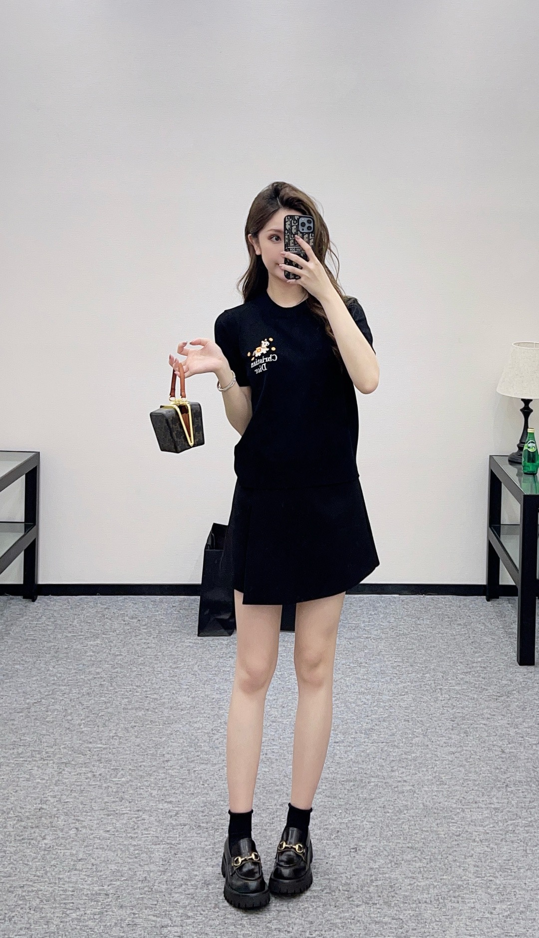 NO:709049,,,19860909,,,Women's clothing