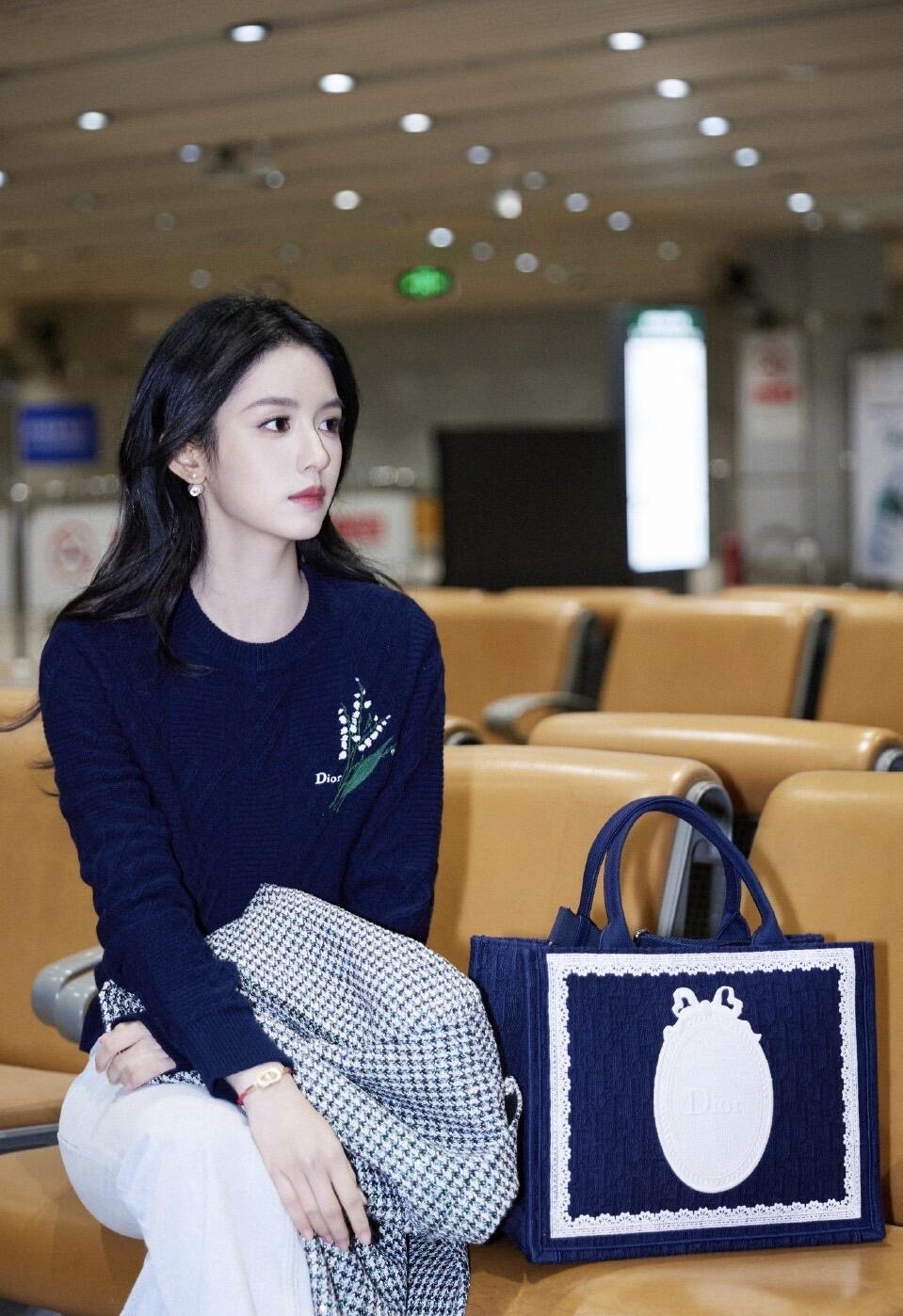 NO:733732,,,19860909,,,Women's clothing