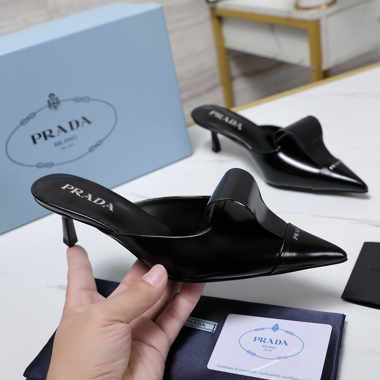 NO:230797,The catwalk show Mules, open-edge beaded cowhide series (the highest version of the top packaging) PRADA 5 new Prada products (the top version) are coming!  prada25 