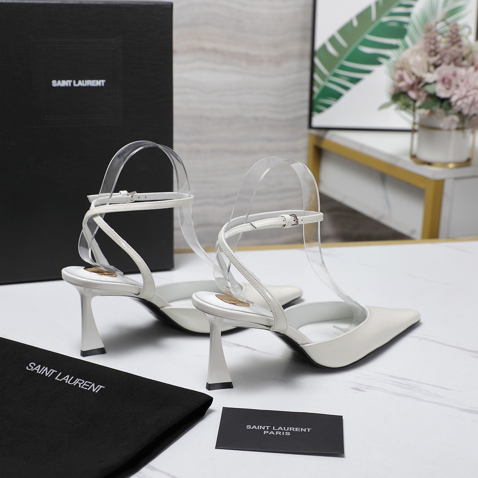 NO:166869,Saint Lauren*YSL Saint Laurent 25ss early spring new high-heeled sandals stunning the audience. Sex is not good. Fashion and comfort are essential items for goddesses. The upper is made of custom silk. The inner tiptoe mixed-bred sheepskin. Italian imported leather outsole. Heel height 7.5cm Size35-42 (customized by 40/41), sandals, saint laurent, saint laurent, saint laurent, saint laurent, sandals, sheepskin, real silk, Leather soles19860909Saint Lauren*YSL圣罗兰 25ss早春新品高跟凉鞋 惊艳全场 性感到不行 时尚与舒适并存女神必备的单品 鞋面采用定制真丝 内里踮脚混种羊皮 意大利进口真皮大底 跟高7.5cm Size35-42（40/41定制）,凉鞋,saint laurent,saint laurent,saint laurent,sandals,sheepskin,real silk,Leather soles,Women's Shoes