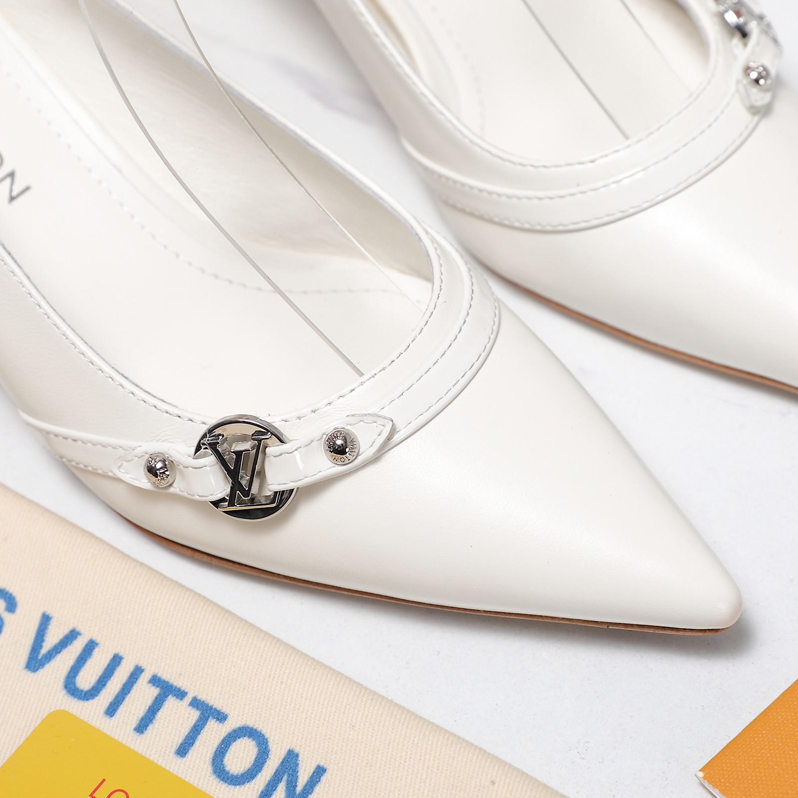 Louis Vuitton Urban Twist Slingback Pumps in White Leather with LV Circle 6 a1736413309348 2641