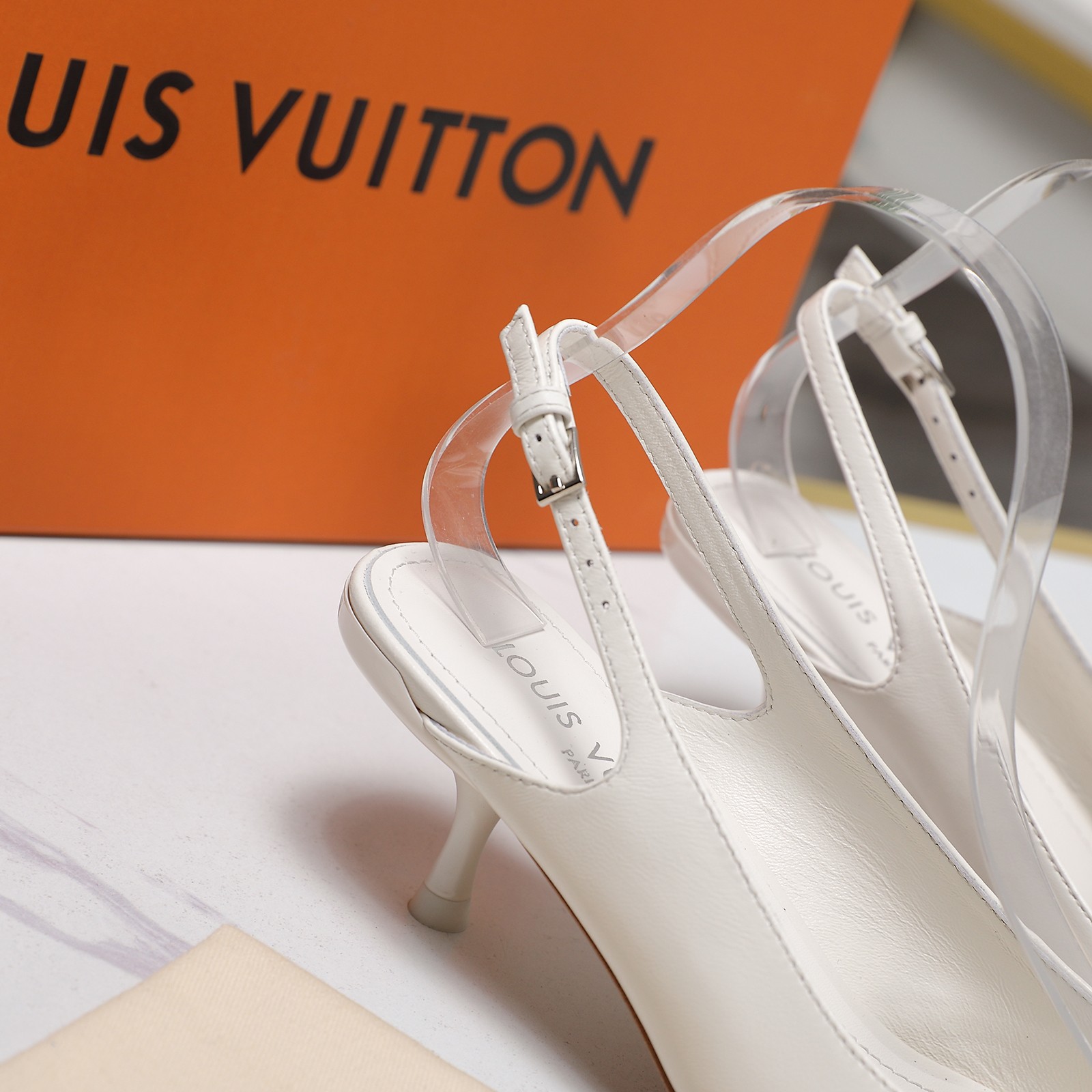 Louis Vuitton Urban Twist Slingback Pumps in White Leather with LV Circle 9 a1736413311033 0877