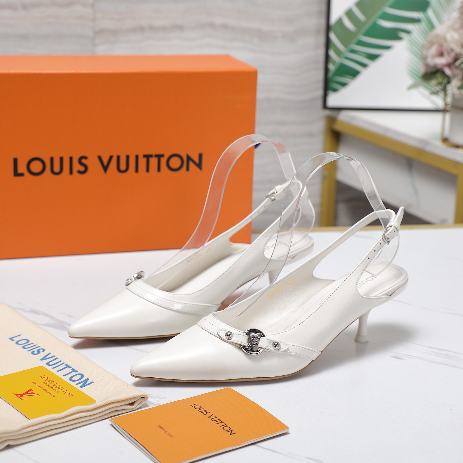 Louis Vuitton Urban Twist Slingback Pumps in White Leather with LV Circle 10 a1736413311037 4074