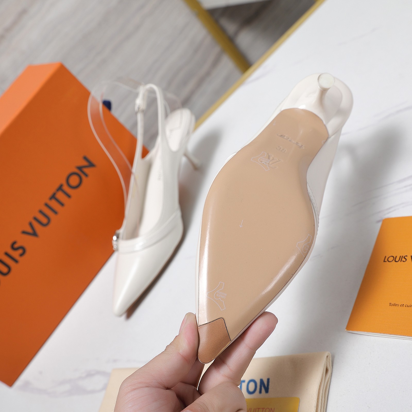Louis Vuitton Urban Twist Slingback Pumps in White Leather with LV Circle 8 a1736413311059 3225
