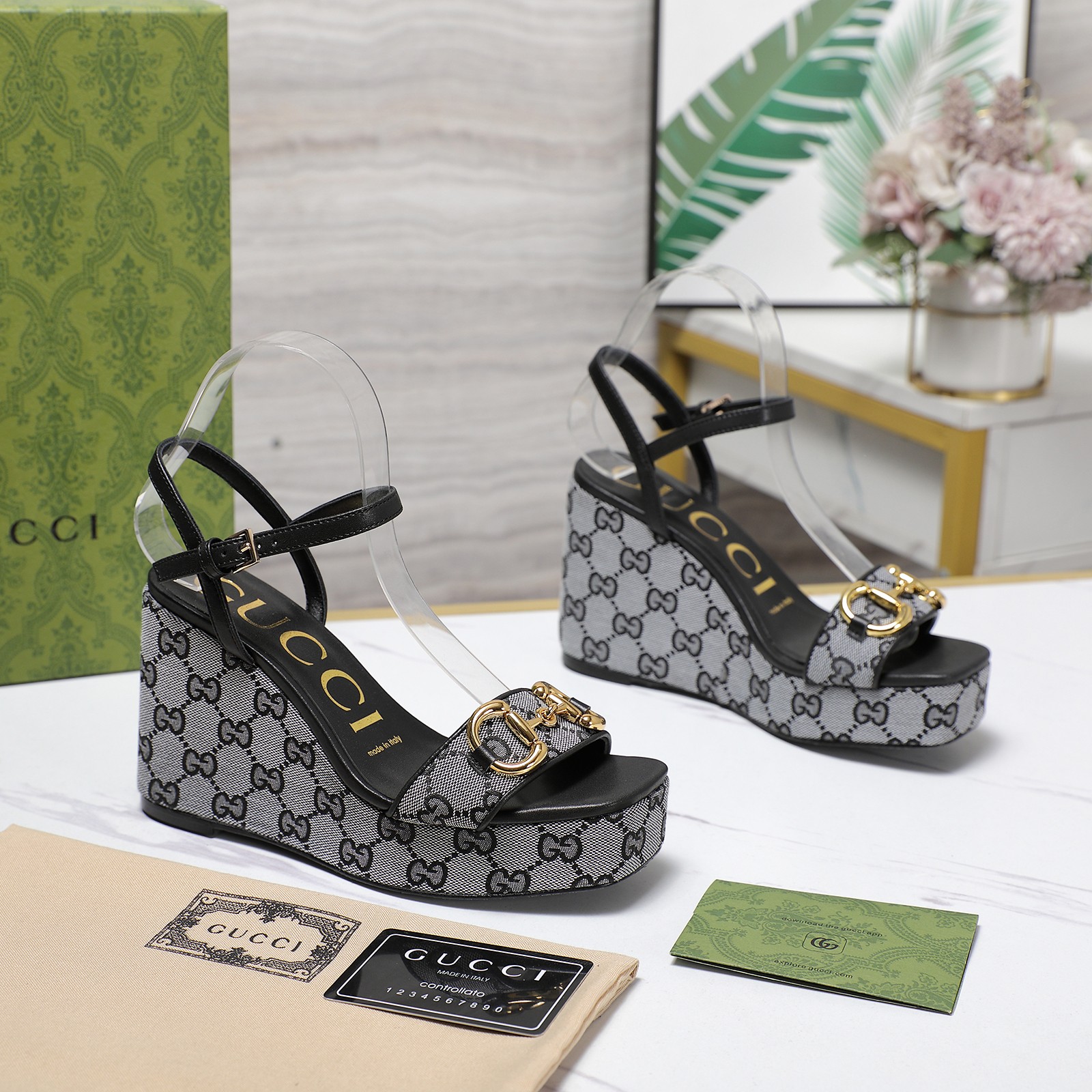 NO:230783,The highest version GUCCI 2025 spring new waterproof platform high heel shoe show Chiguhentian high-tone sandals Waterproof platform Stylish brand LOGO support, with super recognition and high recognition. All products are competing for brands first and then super heel high series. GUCCI is not out of date. Guccl Paris fashion show launches [seduction] [seduction] [seduction] The latest Guccl Heentian high waterproof platform patent leather high heels This series interprets a new fashion charm and continues the super high heel design, which is favored by well-known overseas bloggers. Tens of millions of fans and bloggers are passionately interpreted by them at home and abroad. It has been out of stock at home and abroad. The top version candy color matching, each color is beautiful. The imported original weaving fabric of the face shoes, imported leather sheep inside, sole shoes original genuine leather sole) The rear water platform height is 10cm, the front water platform height is 3.cm, Size number  35-42 (41 42 orders) Packaging GUCCI full set of original packaging Price, sandals, christian louboutin, gucci, sandals, high heels, Leather soles19860909最高版本 GUCCI 2025春季款新防水台高跟走鞋款秀 驰古恨天高趾露凉鞋 防水台的 尚时的品牌LOGO持加,具有超辨高识度 各品大争牌恐先推后出超系跟高列 GUCCI不也落伍 Guccl巴黎时装秀场款 推出[勾引][勾引][勾引]最新款Guccl恨天高防水台漆皮高跟鞋 此系列演绎全新时尚魅力 延续超高跟设计,深得海外知名博主青睐 千万粉丝博主倾情演绎,畅销海内外 国内已经断货,顶级版本 糖果色配色,每个颜色都是绝美 , 面鞋进口原版织布 里内进口皮羊 底鞋原版真皮大底) 后水台高10cm 前水台高3.cm 码数 35-42（41 42订） 包装GUCCI全套原包版装 价格,凉鞋,christian louboutin,gucci,sandals,high heels,Leather soles,Women's Shoes