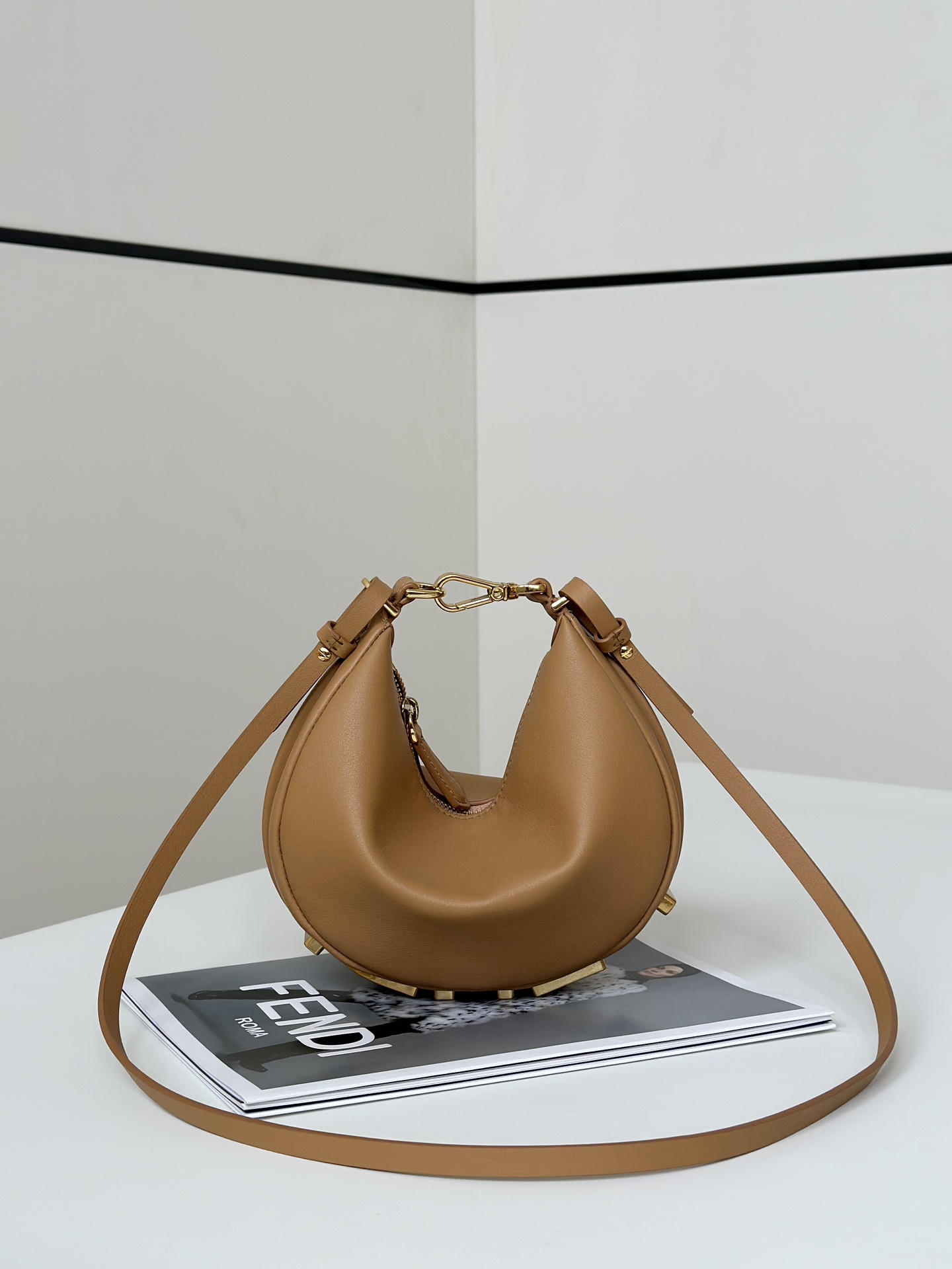 Fendi Fendigraphy Mini: Elegancia y Estilo en un Bolso de Hombro Sofisticado