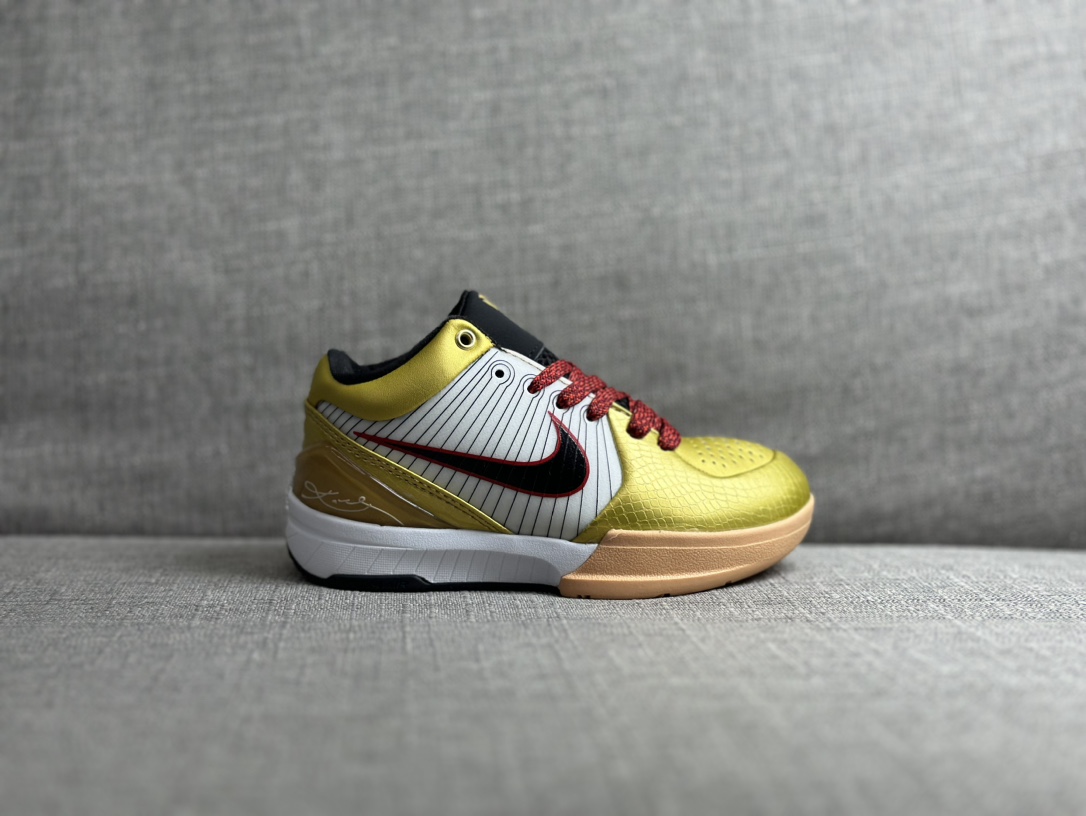 原图直出🌟 NK 科比4代儿童运动篮球鞋👟配色经典，脚感充实，包裹性强👍🏻弹跳效果好😜质感太棒了👏🏻是宝贝的最佳选择✅尺码30 31 32 33 34 35 36 37 38 39 40 41-选品中心