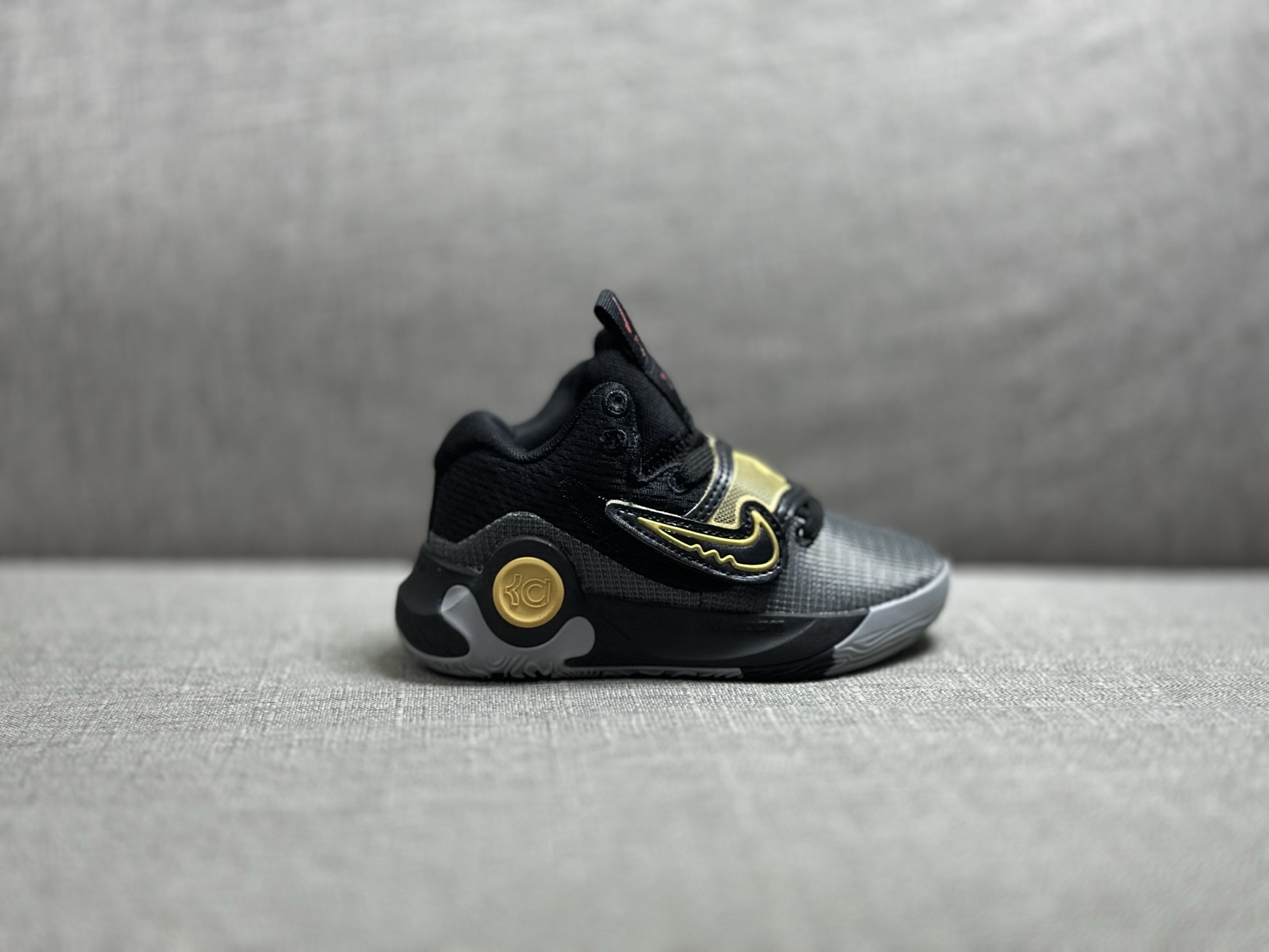 NO:211018,New children's shoes are available!  !  !  High quality classic fashion NIKE KD TREY 5 X EP Durant Velcro Practical basketball shoes Children's shoes Size 28 29 30 30 31 32 33 34 35 36 37 38 39, Nike series,19860909新款童鞋上新！！！ 高品质 经典时尚NIKE KD TREY 5 X EP 杜兰特 魔术贴 实战篮球鞋 童鞋 码数28 29 30 30 31 32 33 34 35 36 37 38 39,耐克系列,,Children's