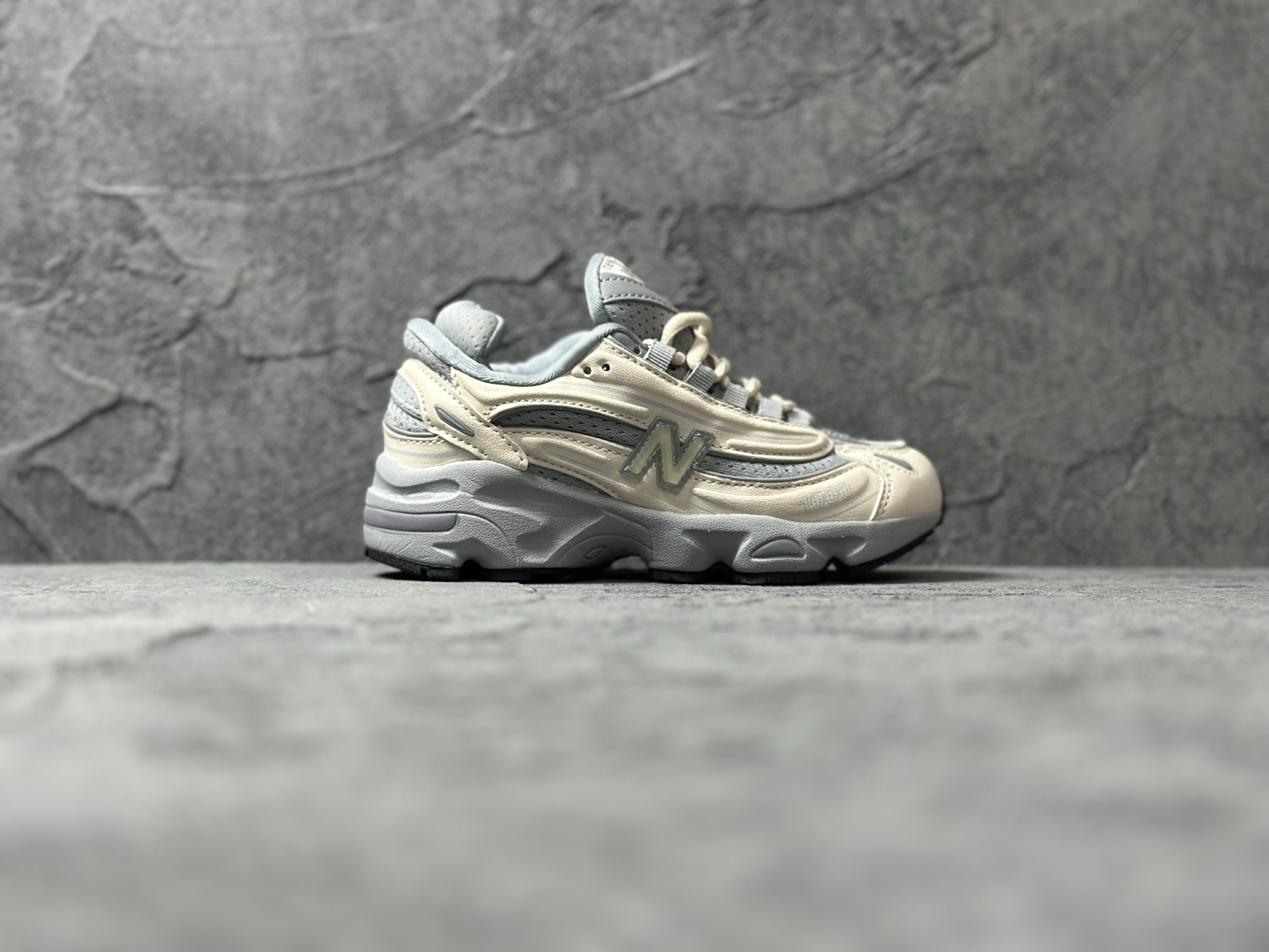 NO:211240,High quality new children's shoes are available!  !  !  NEW BALANCE NB series low top retro casual sports running shoes children's shoes size 26-37, NB,19860909高品质 新款童鞋上新！！！ NEW BALANCE NB系列 低帮复古休闲运动跑步鞋童鞋 码数26-37,NB,,Children's