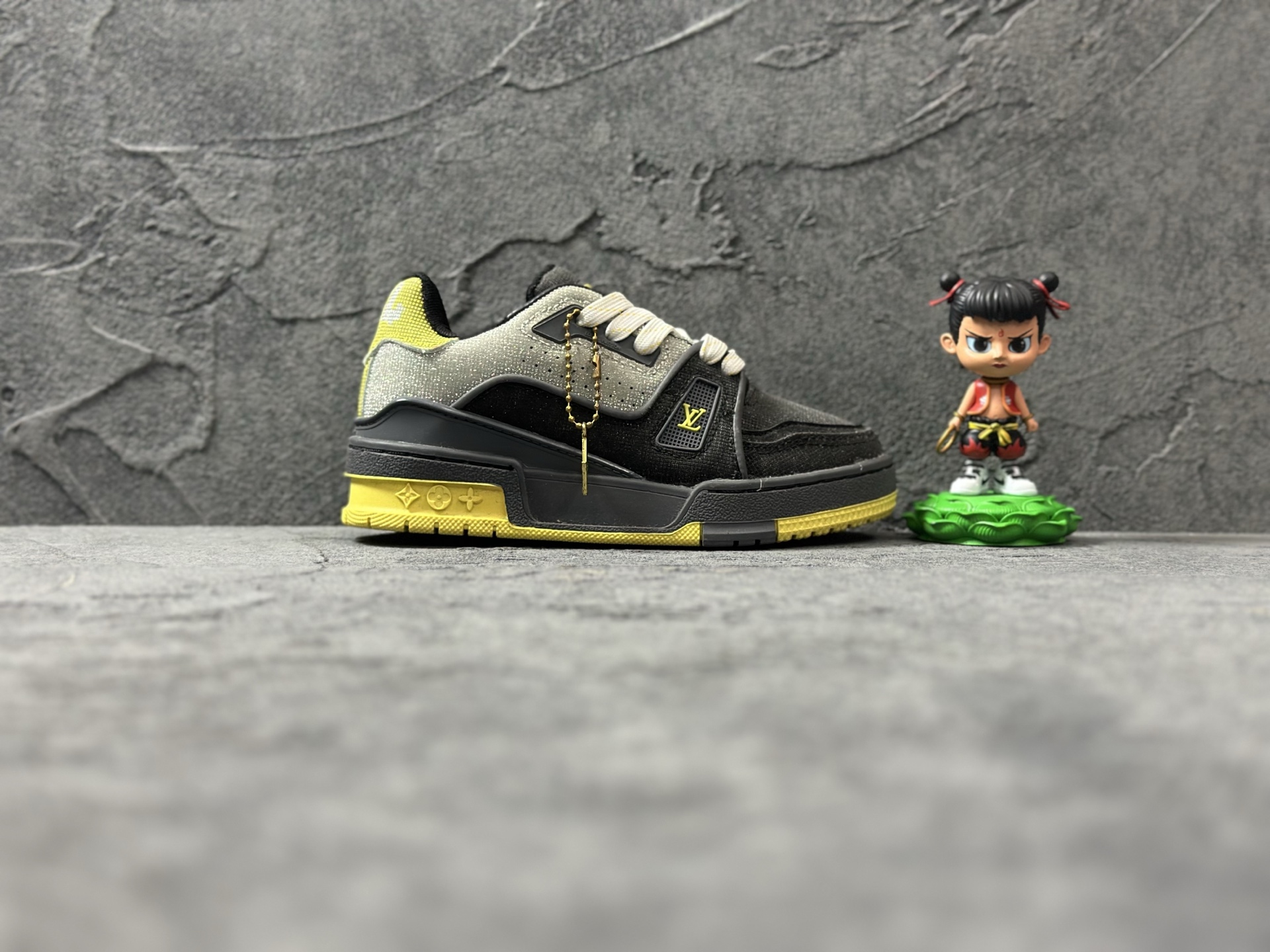 NO:338321,New children's shoes are available!  !  !  Louis Vuitton/Louis Vuitton LV3 generation children's shoes upgraded original last-shaped development paper version, thick drawer box, imported lychee pattern top layer calf leather combination fine soft calf leather upper material, insole embedded in soft foot EVA material, heel resistant to bend and drip plastic support piece, newly developed TR gloss combination color sole French Paris century-old luxury brand LV Louis Vuitton Louis Vuitton Trainer Sneaker Low sports series low-top retro versatile casual sports culture basketball shoes 