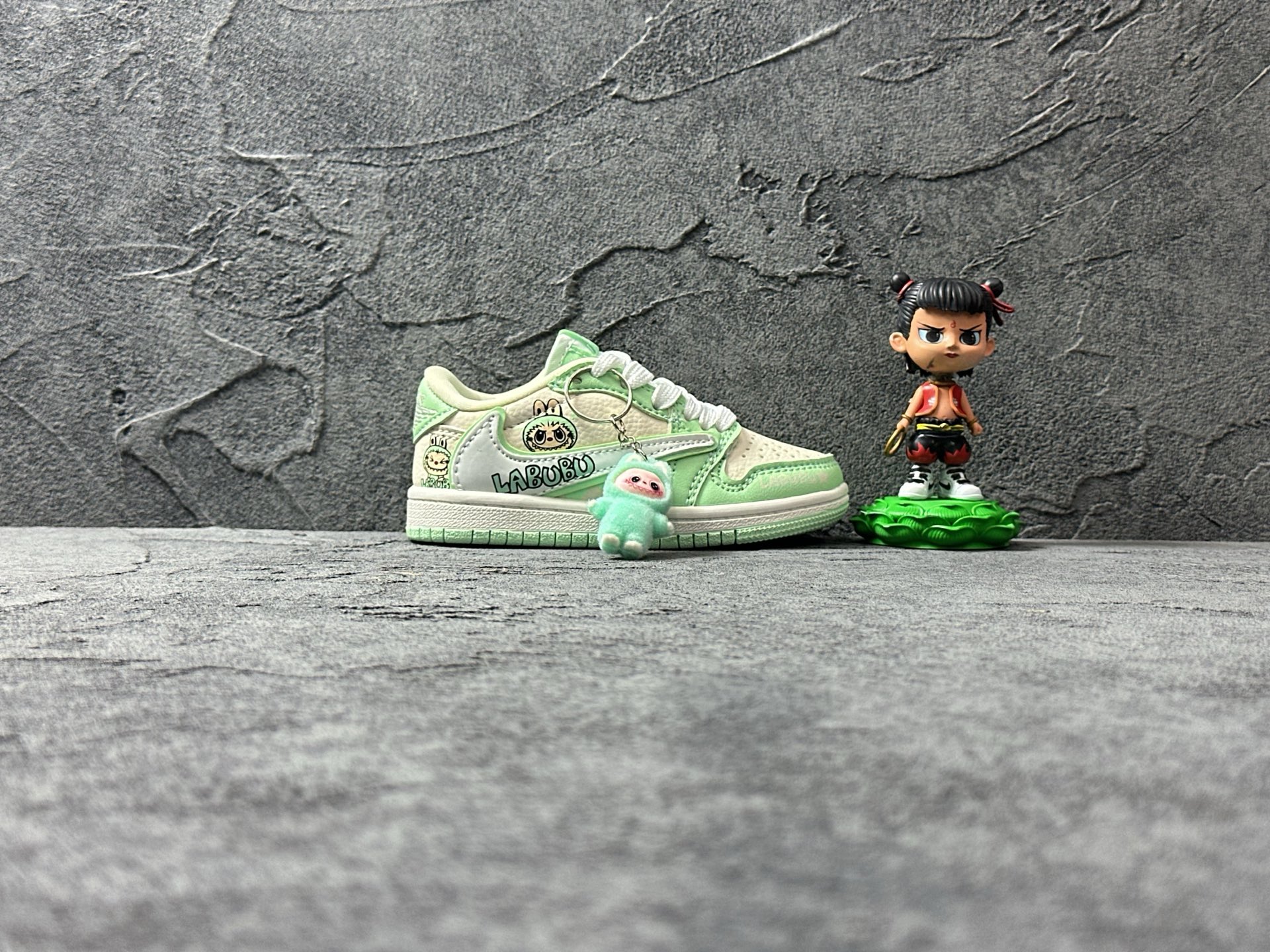 NO:541573,New children's shoes are available!  !  !  Nike AiR JORDAN 1 RETRO HIGH OG SP 'LABUBU' Jordan 1 barb cartoon joint brand Internet celebrity versatile fashion classic trend low top sports shoes lace-up children's shoes Size 24-37, AJ series,19860909新款童鞋上新！！！ Nike AiR JORDAN 1 RETRO HIGH OG SP'LABUBU' 乔丹1倒钩卡通联名 网红百搭 时尚经典潮流 低帮 运动板鞋 系带童鞋 码数24-37,AJ系列,,Children's