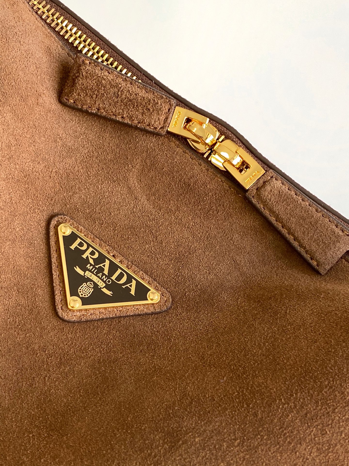 Prada 新品首发 2024新品绒面Soft