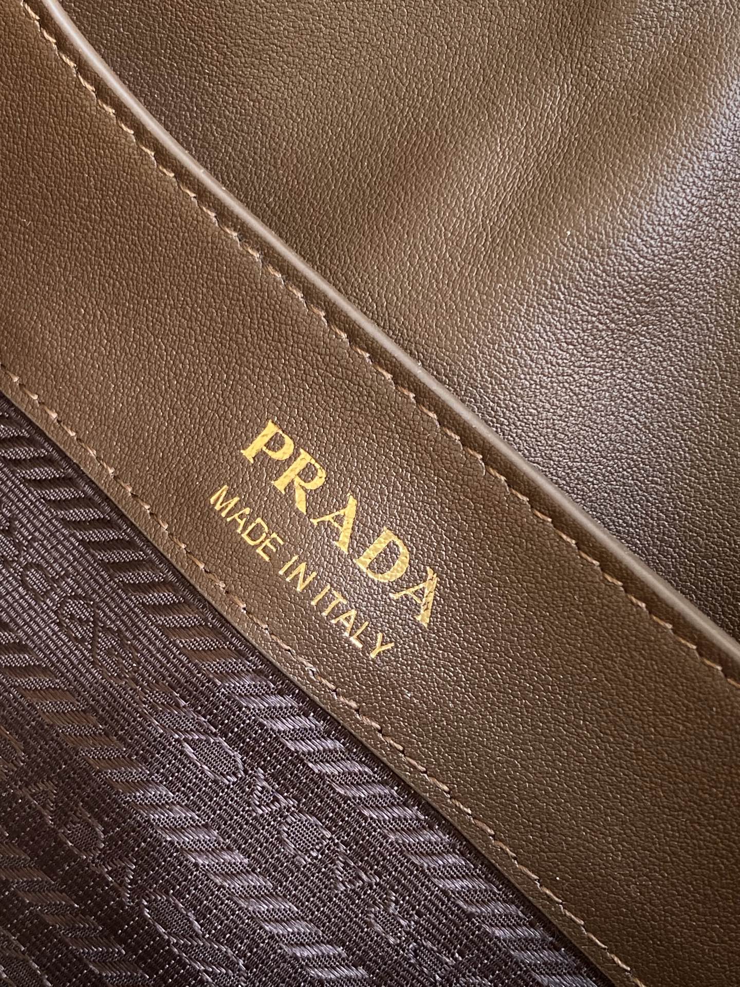 Prada 新品首发 2024新品绒面Soft