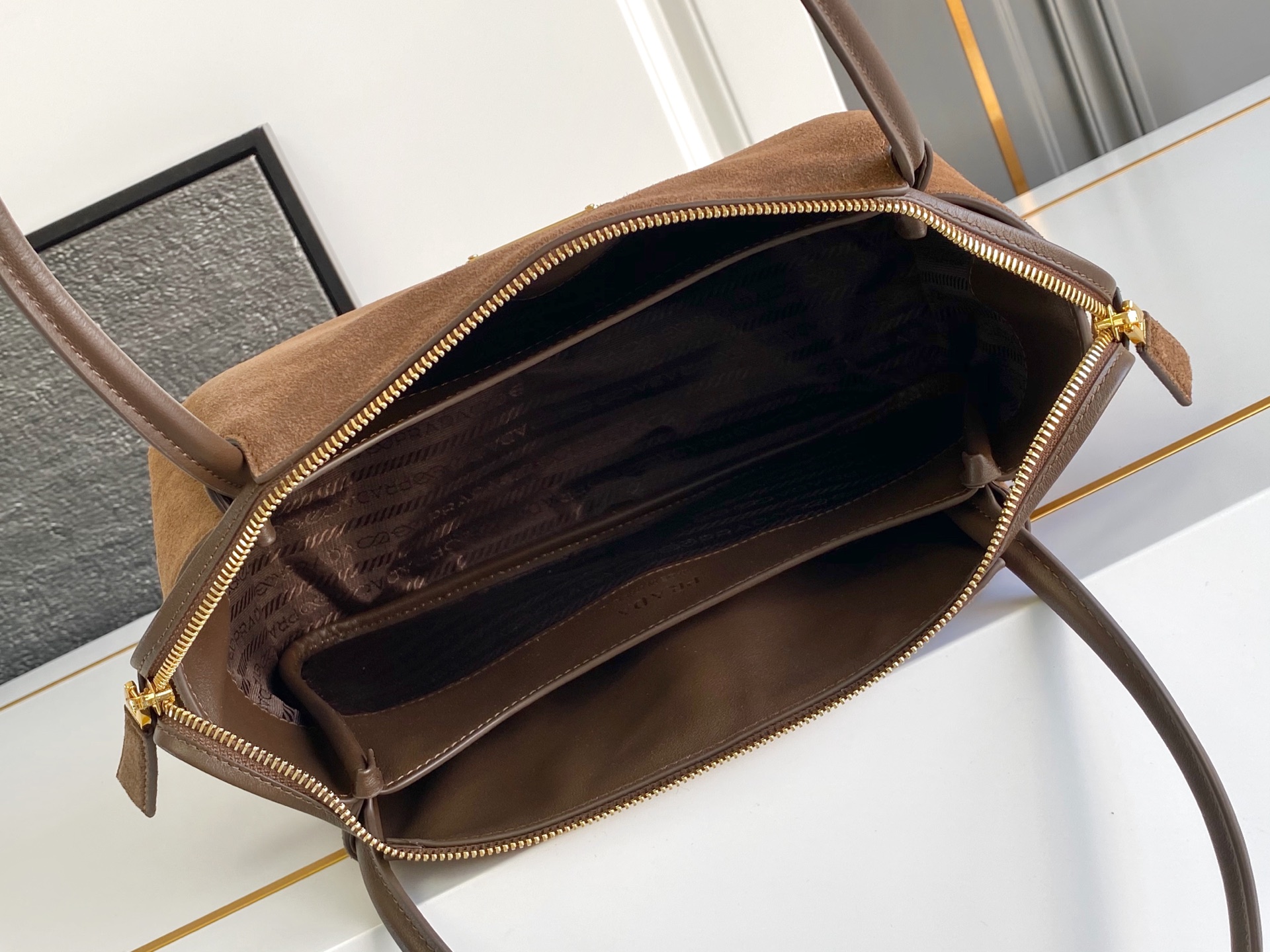 Prada 新品首发 2024新品绒面Soft