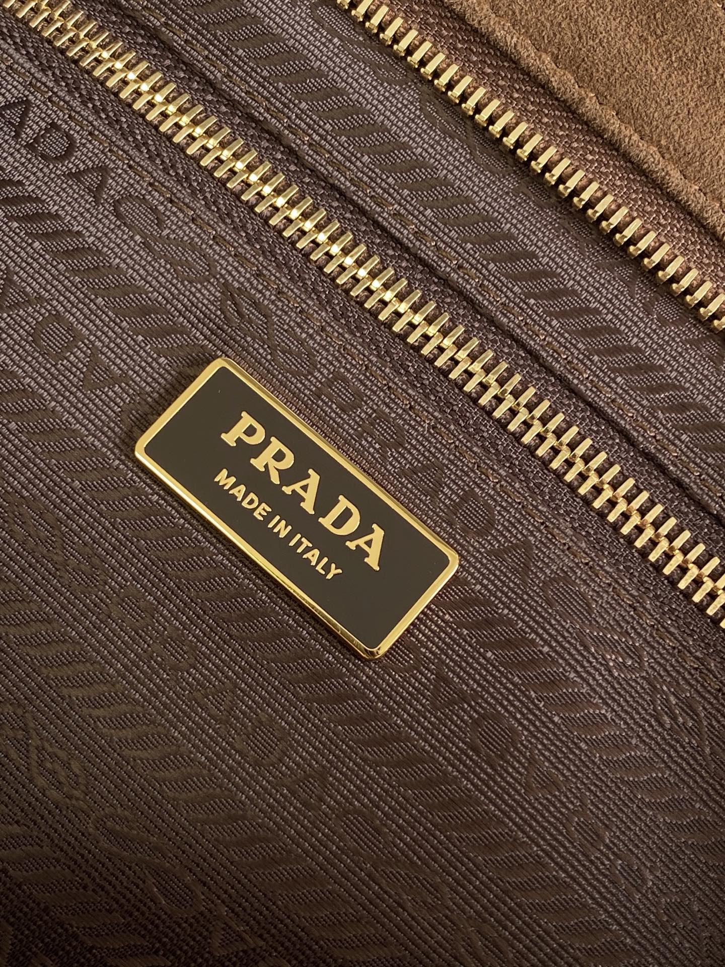 Fendi 新款首发 2024新品绒面LuxSoft手袋大号新款