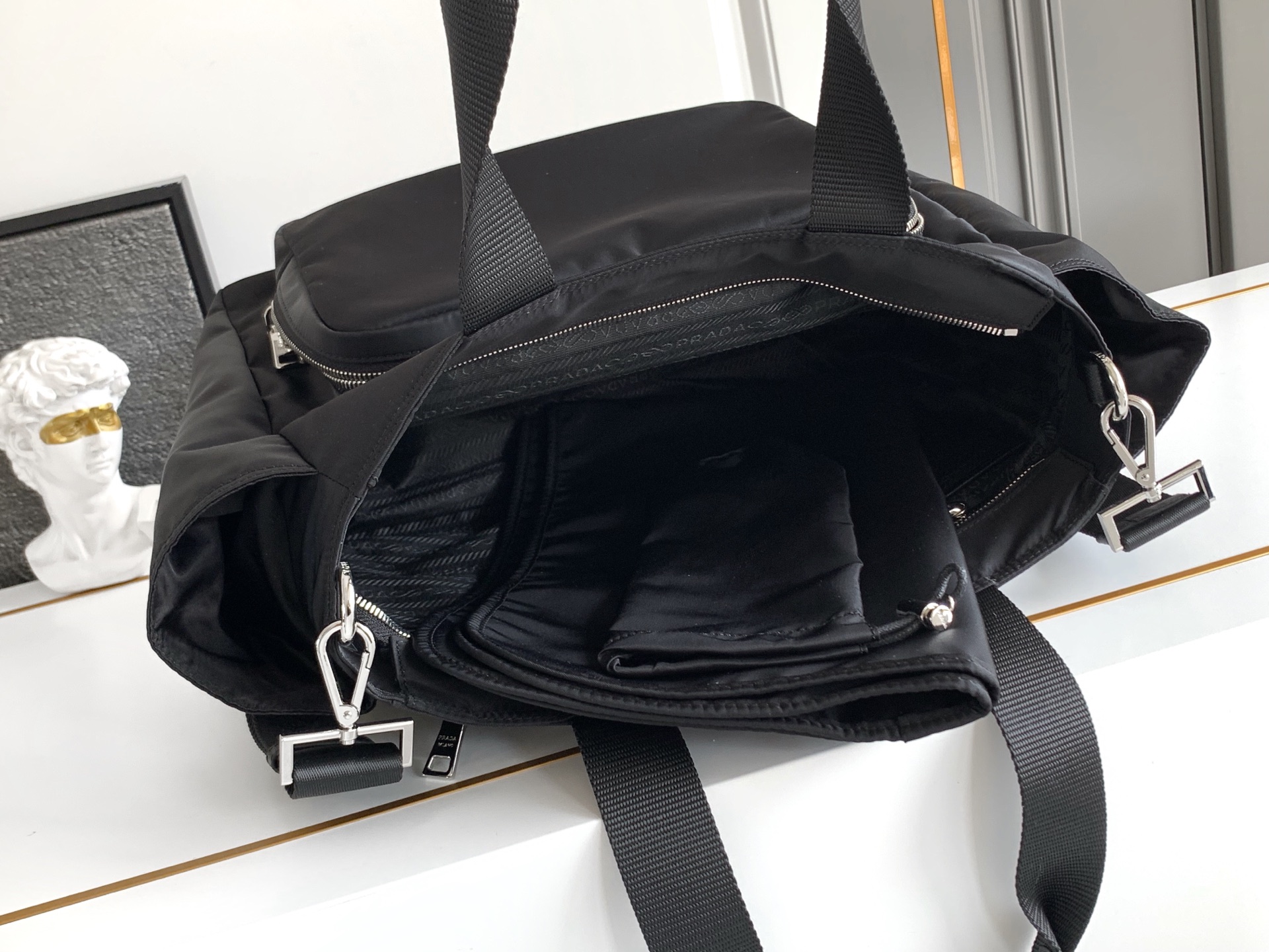 Prada 妈咪包
