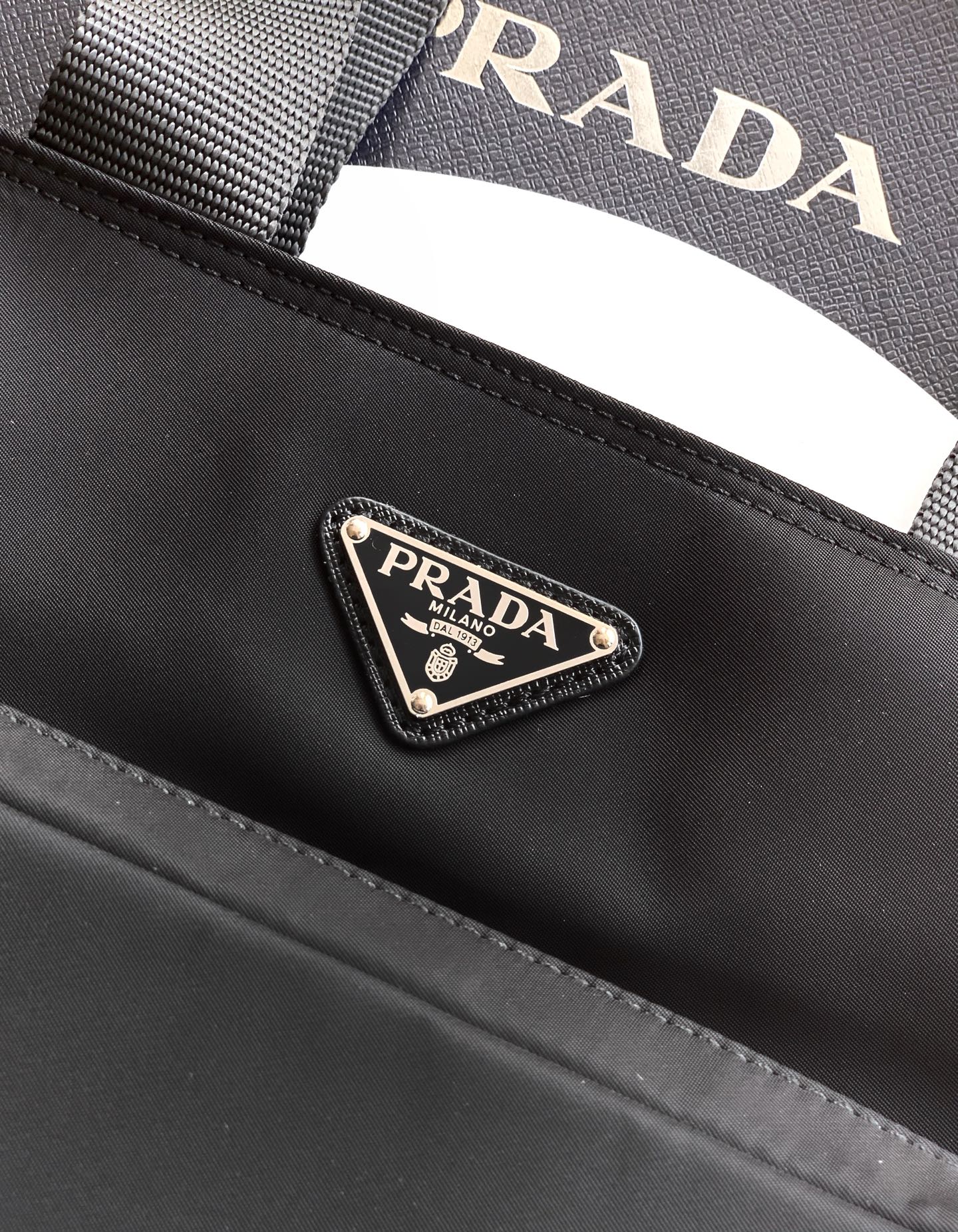 Prada 妈咪包