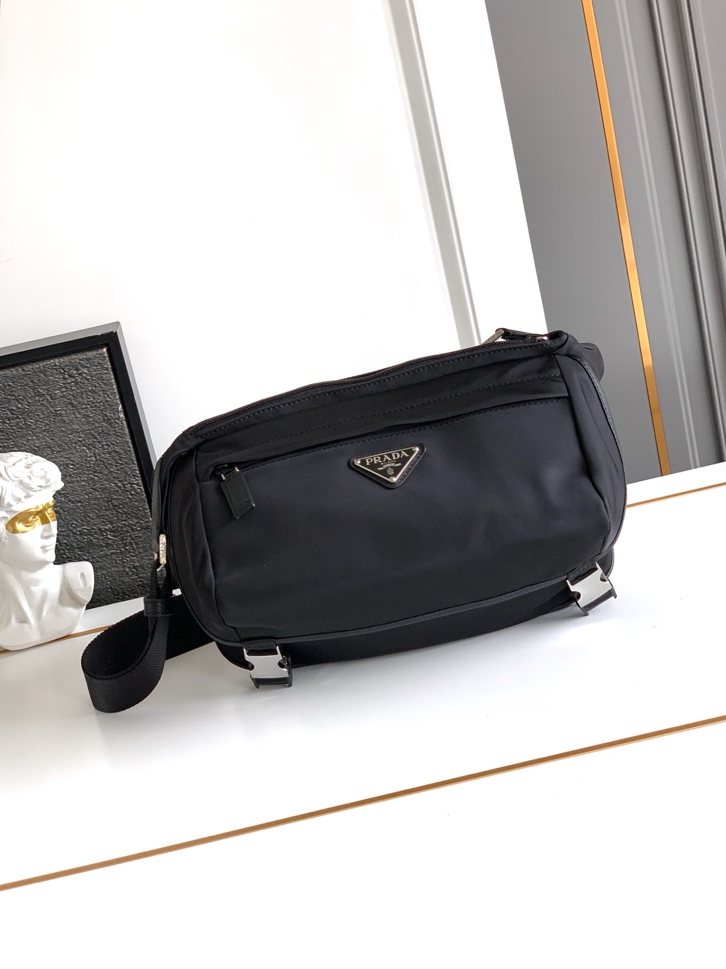 Prada 邮差包