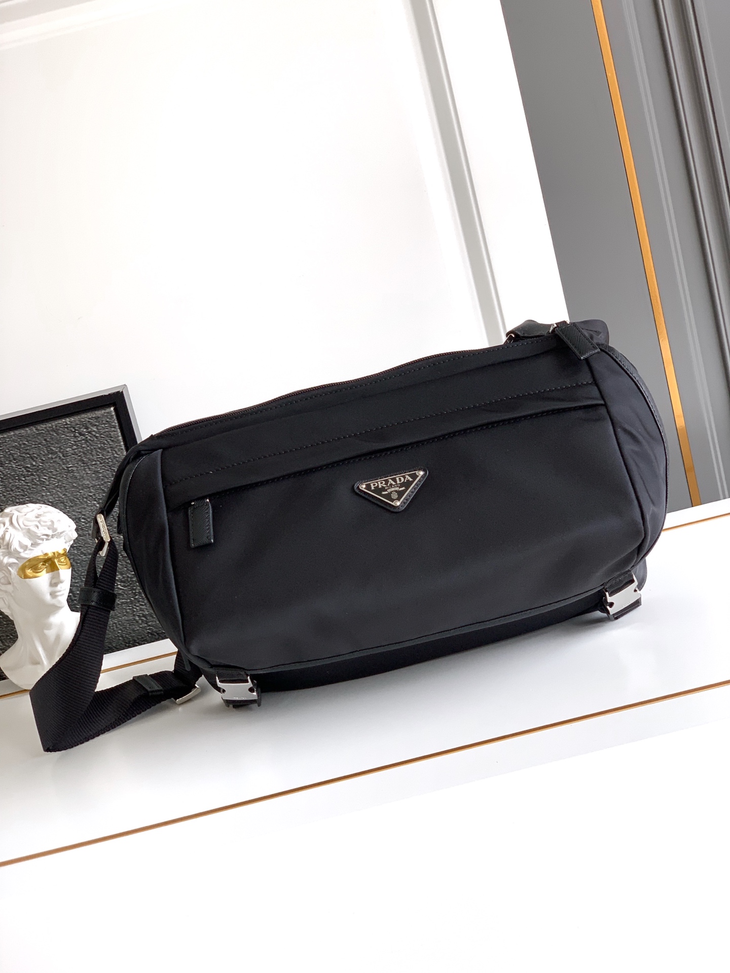 Prada 邮差包