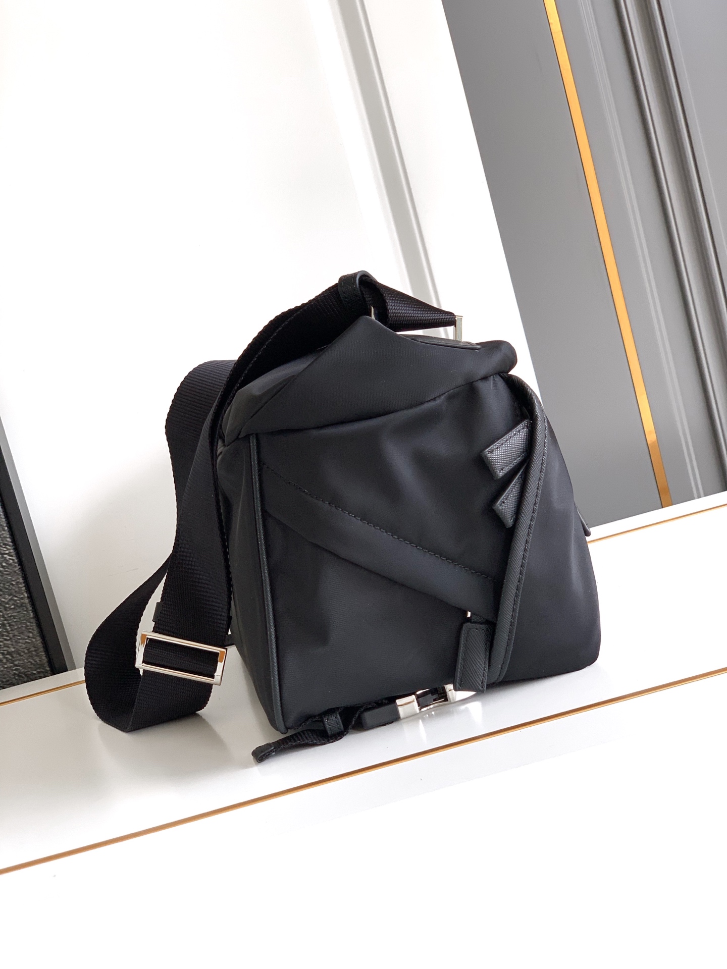Prada 邮差包