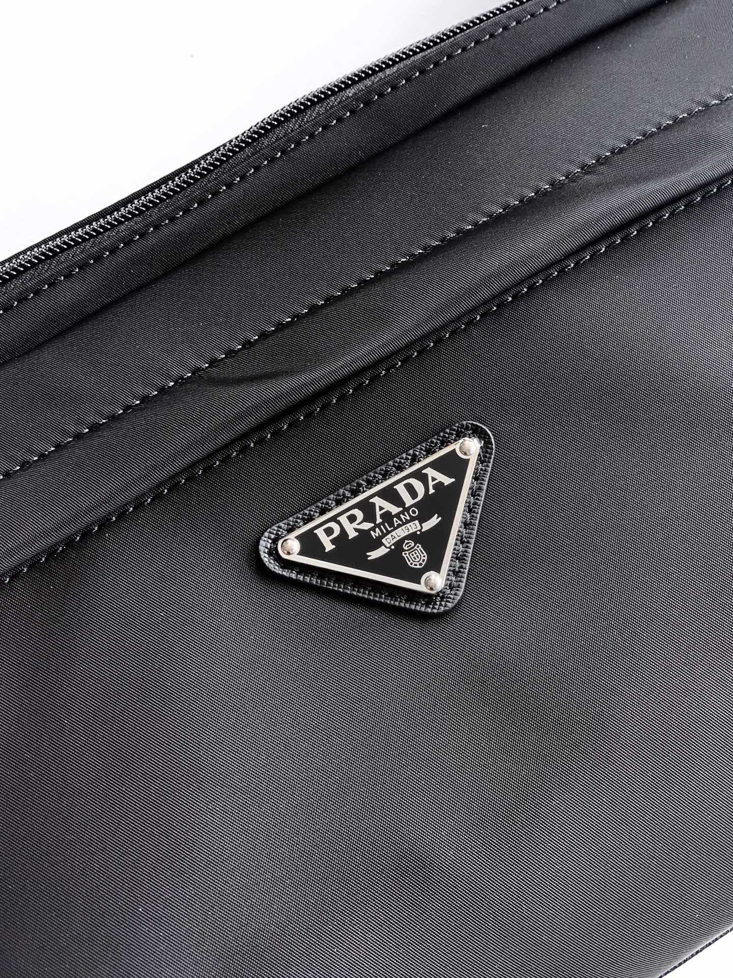 Prada 邮差包