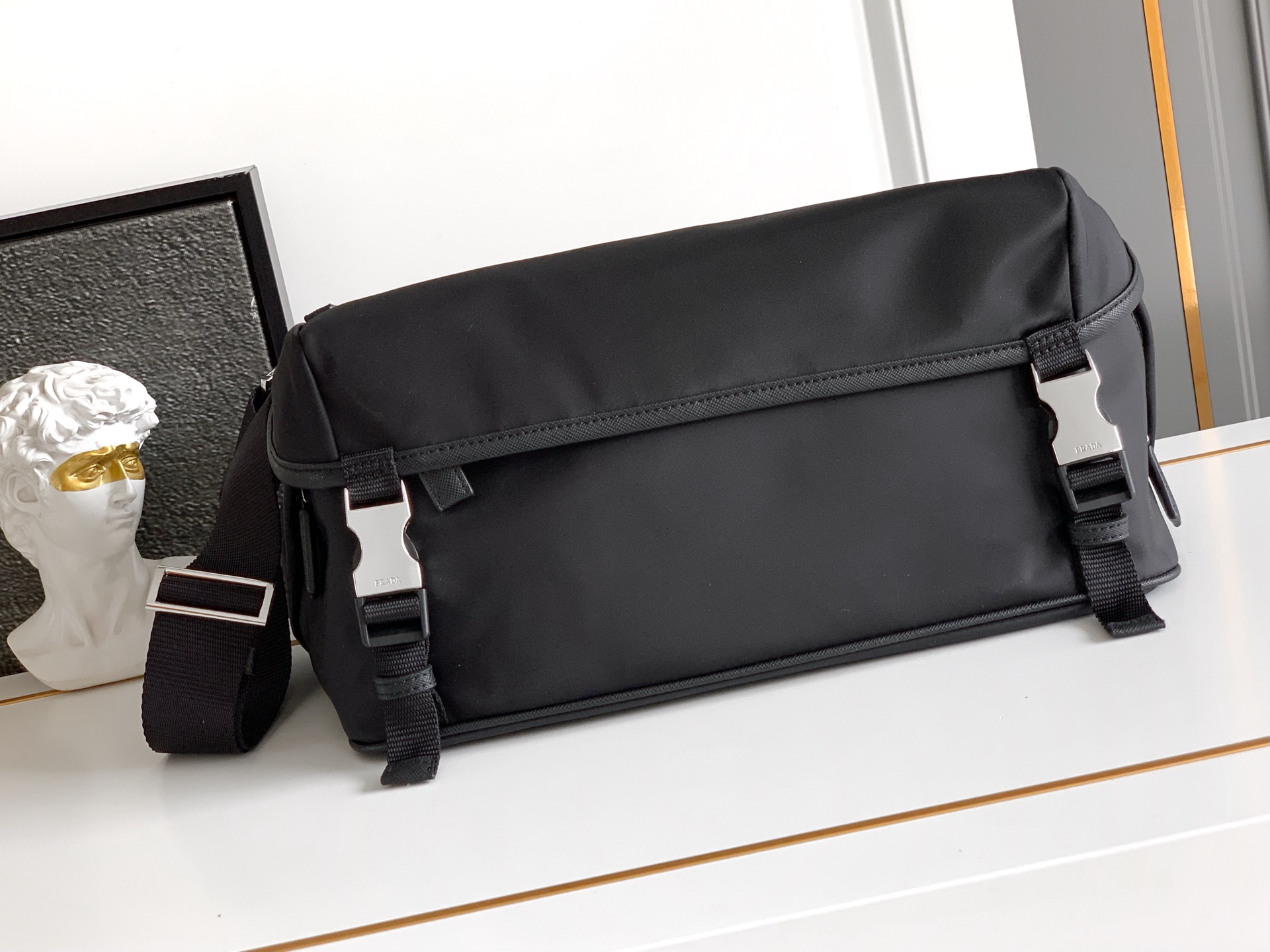 Prada 邮差包