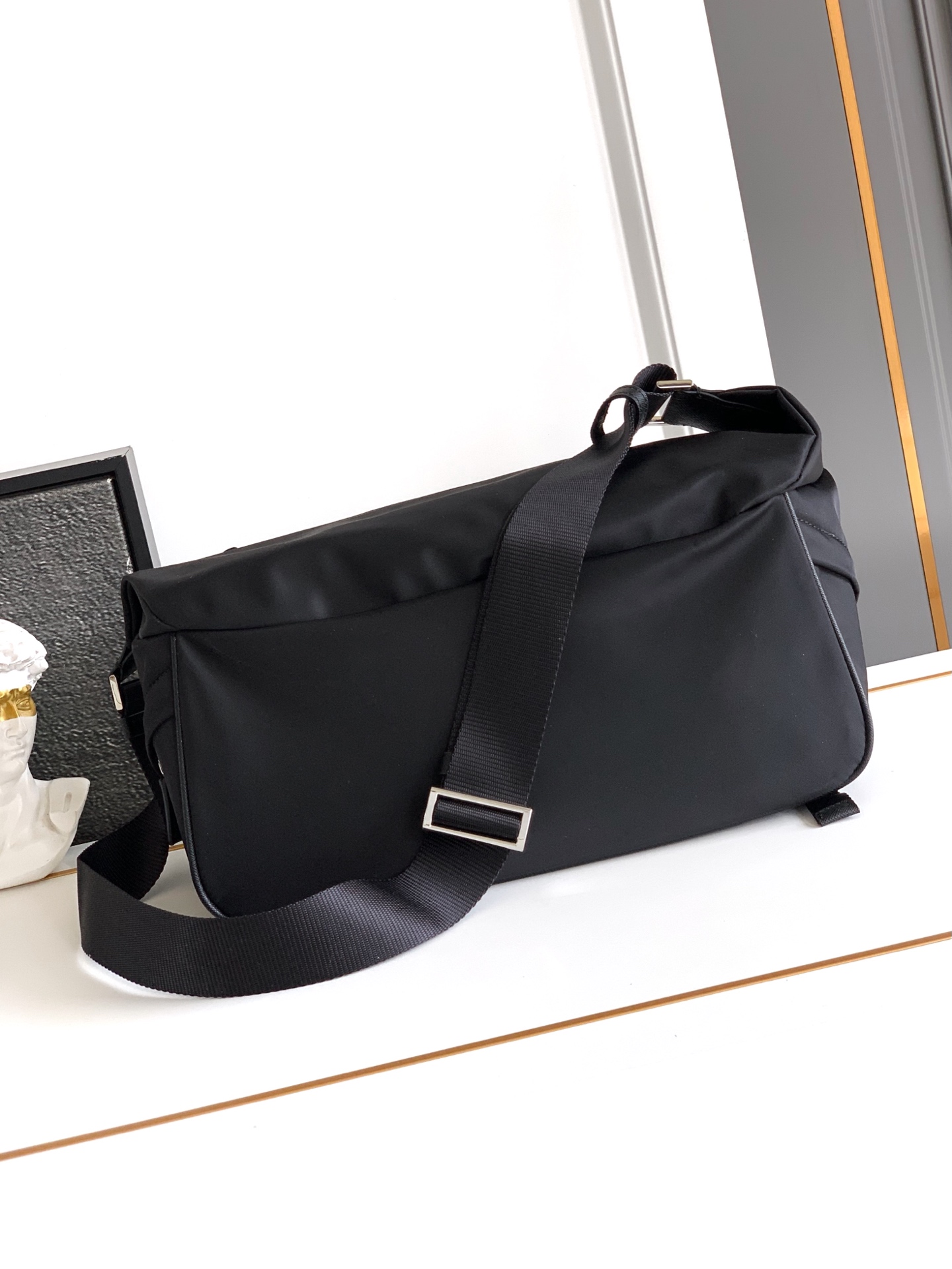 Prada 邮差包