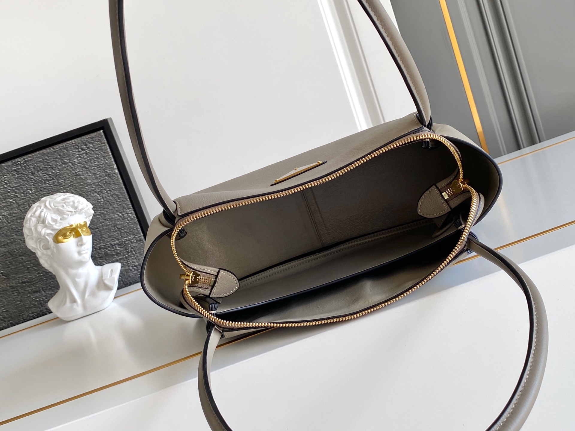 高級 イタリアンレザー 2WAY ハンドバッグ 牛革 羊皮 仕切り付き 28cm