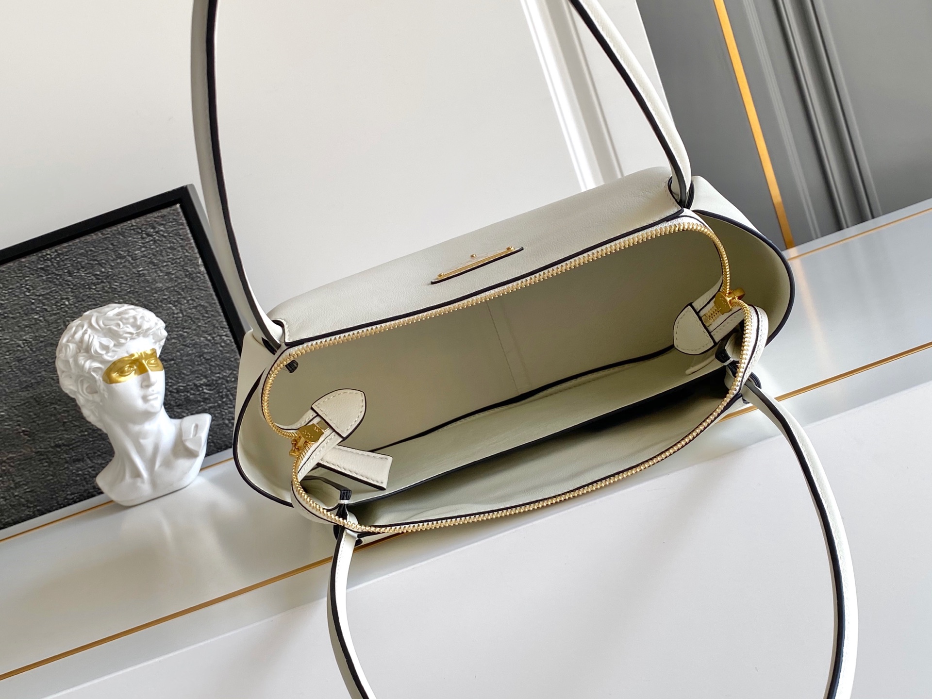 プレミアムレザー ハンド＆ショルダーバッグ 本革 大容量 2室仕切り